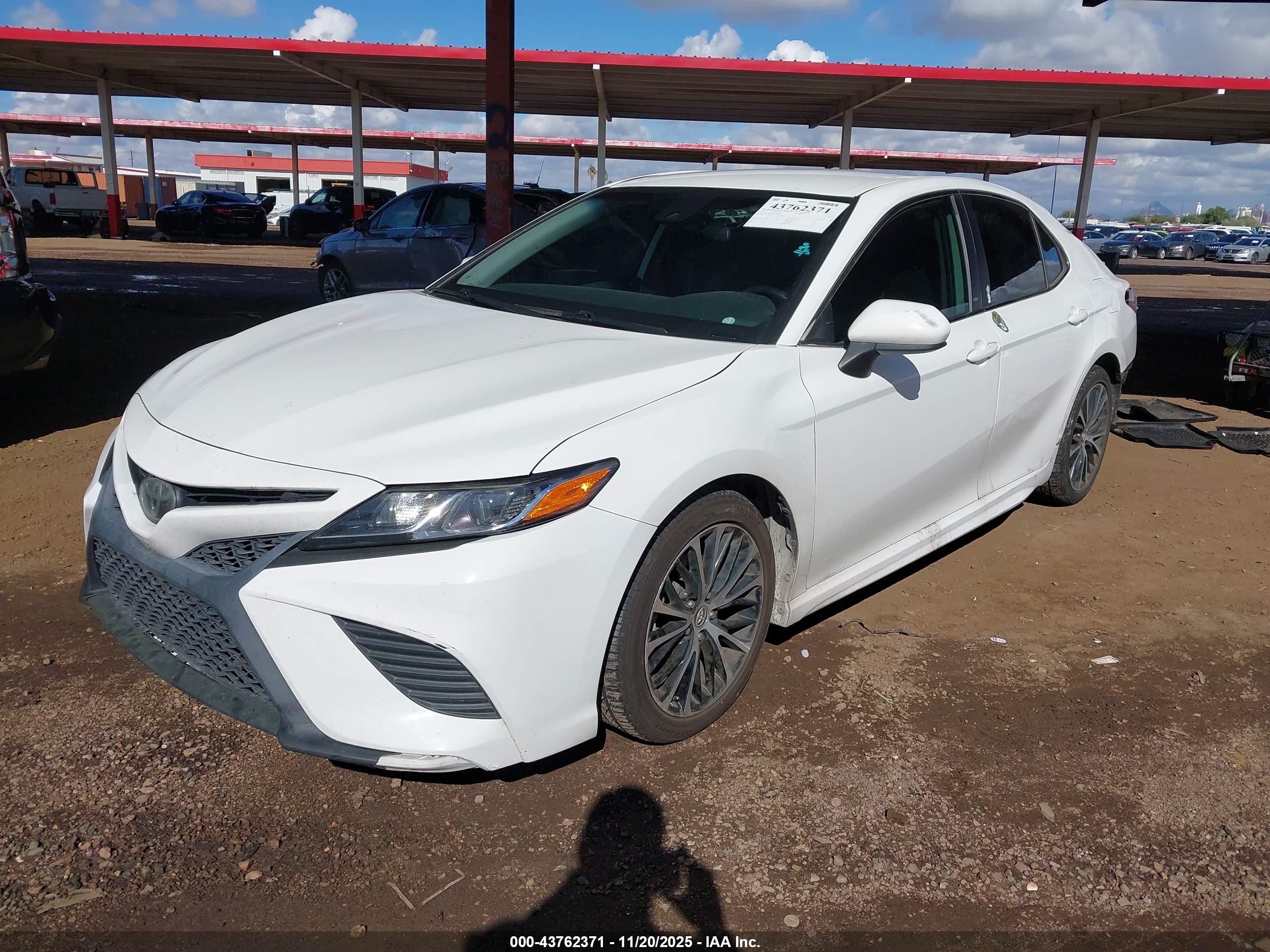 TOYOTA CAMRY image 2
