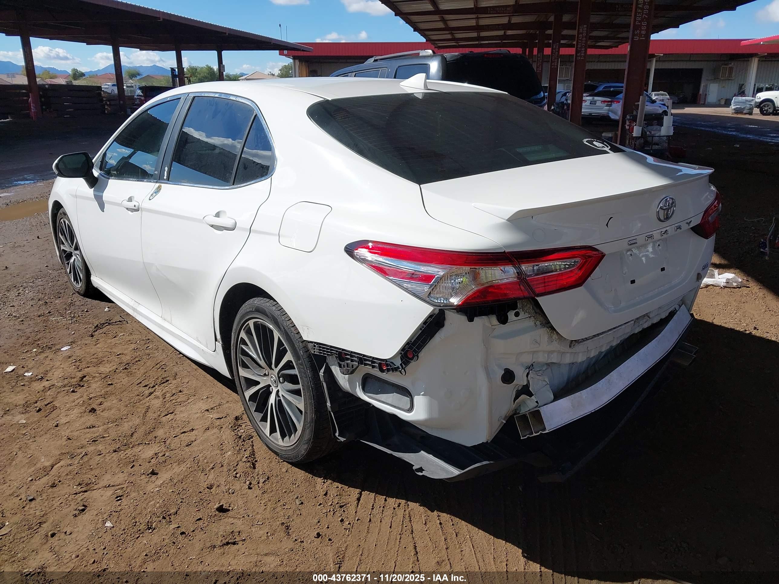 TOYOTA CAMRY image 3