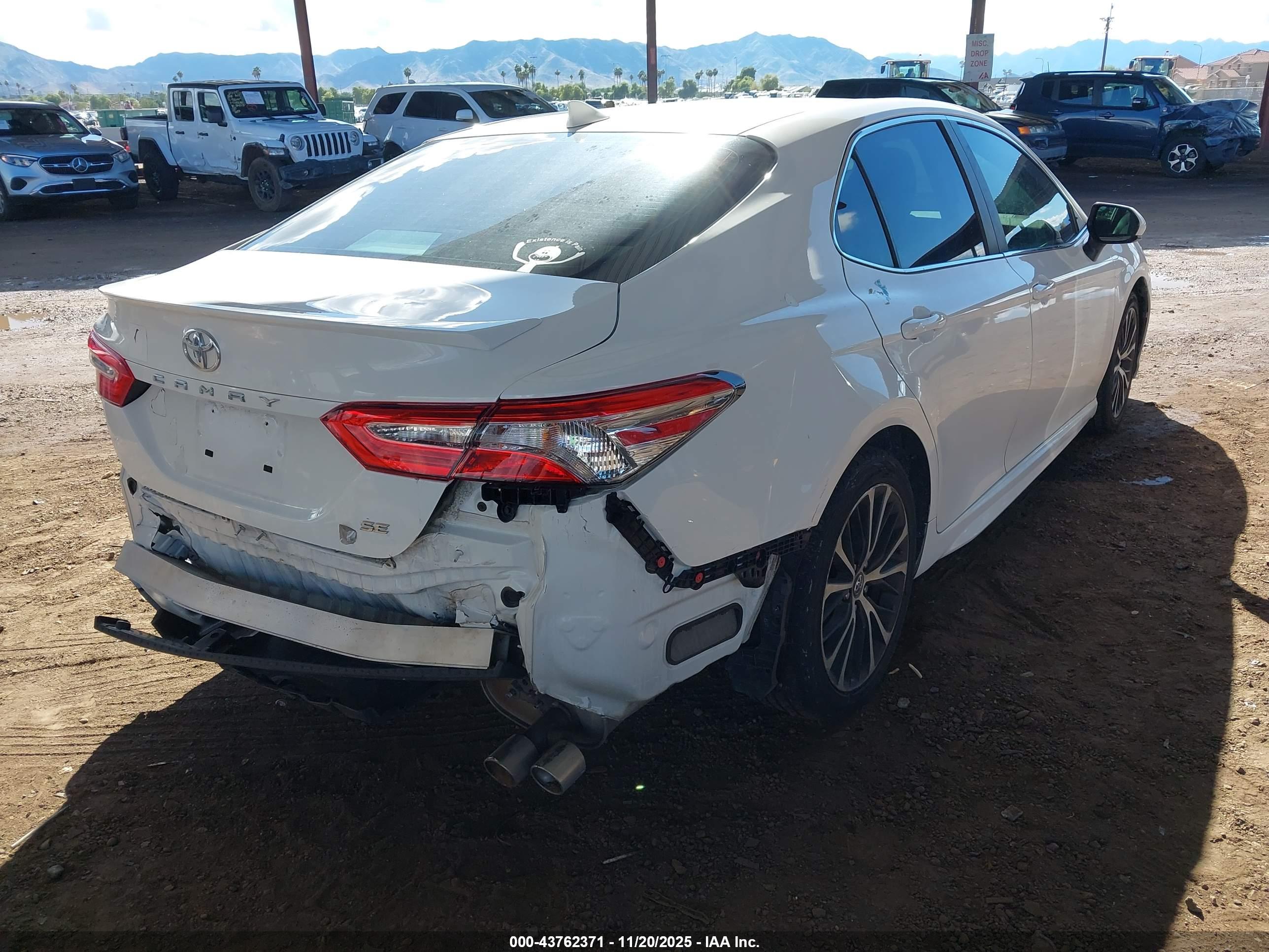 TOYOTA CAMRY image 4