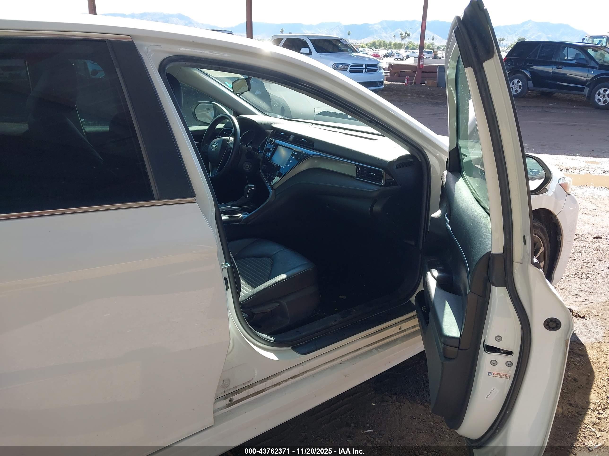 TOYOTA CAMRY image 5