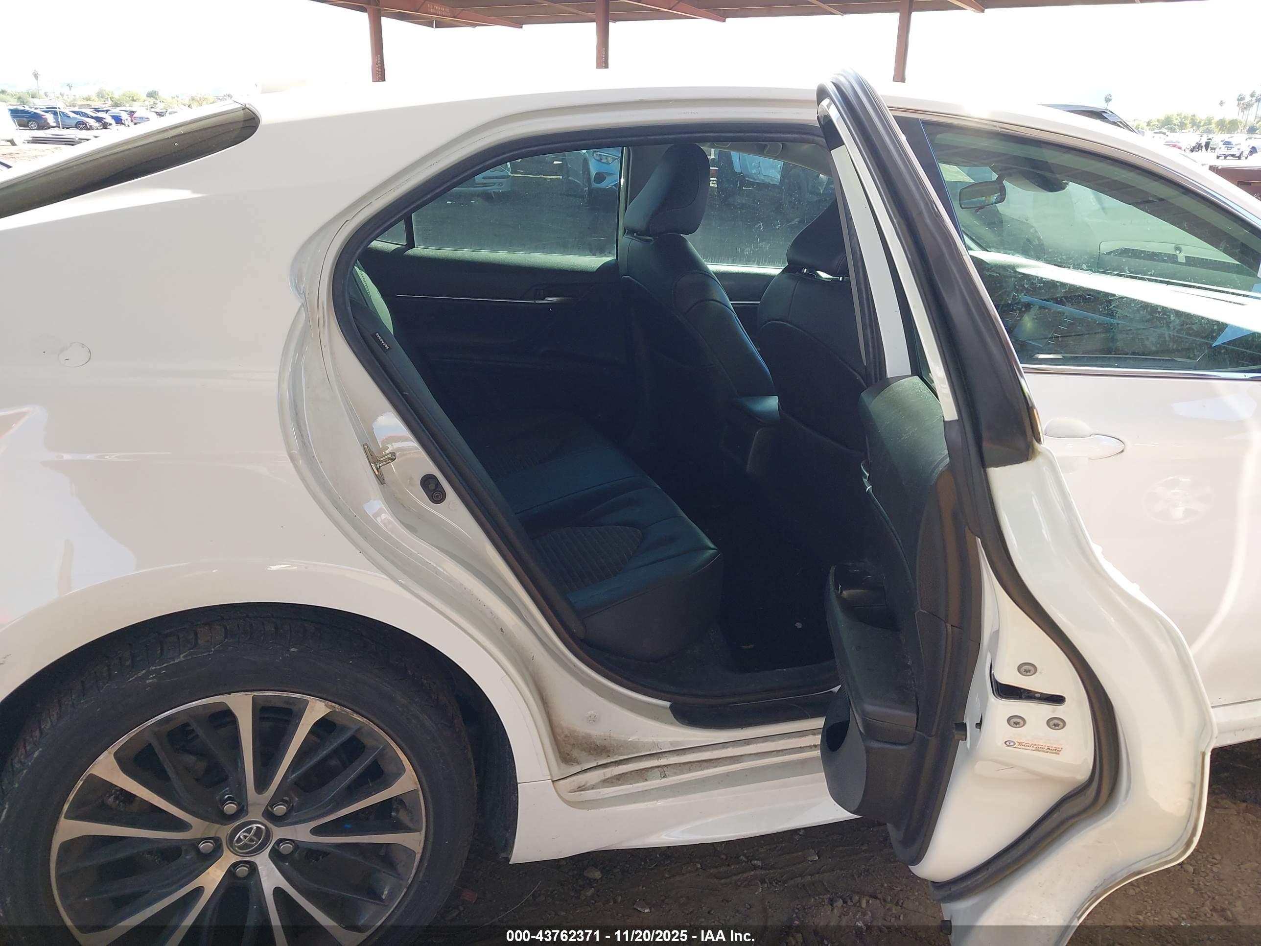 TOYOTA CAMRY image 8