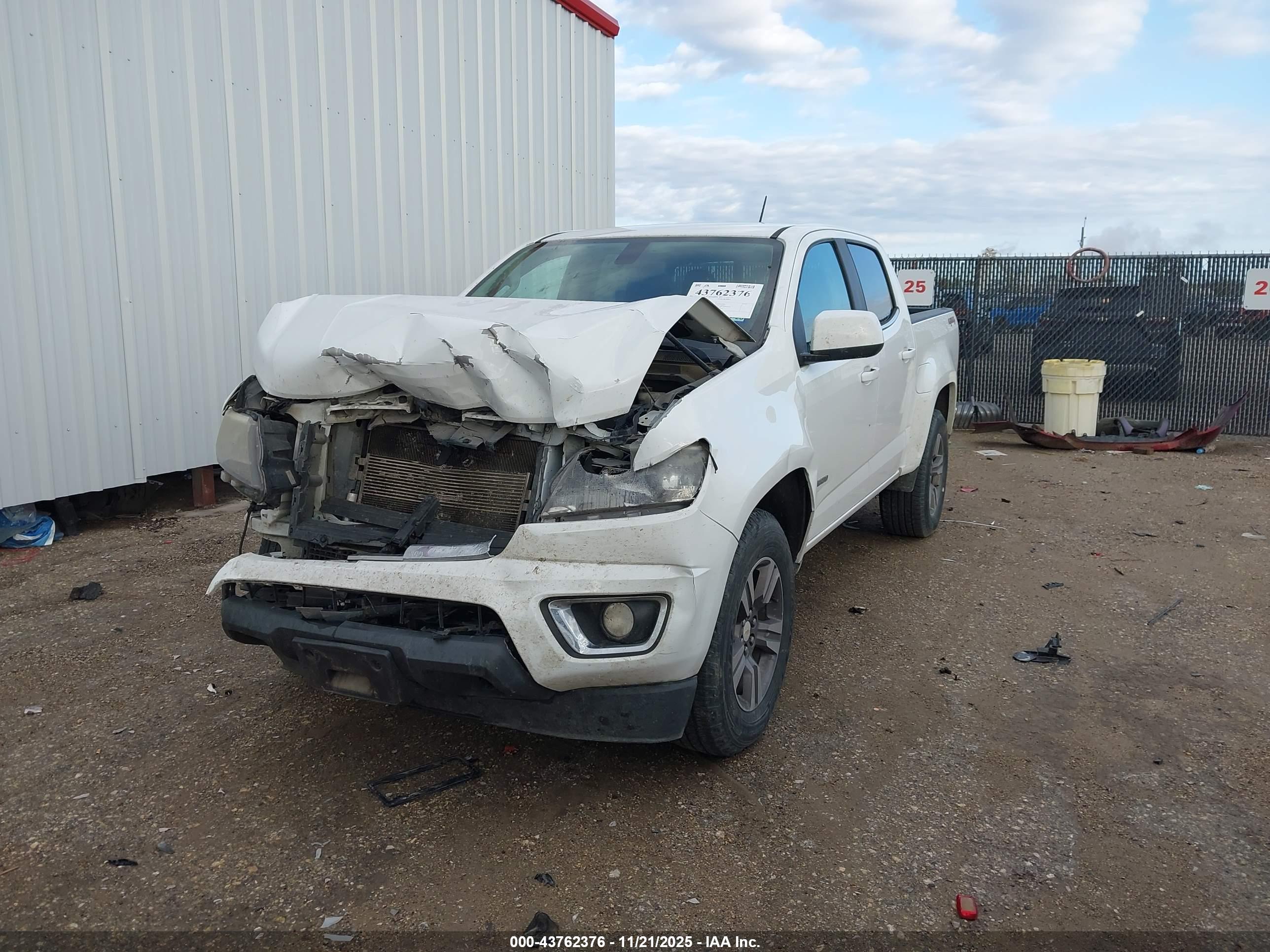 CHEVROLET COLORADO image 2