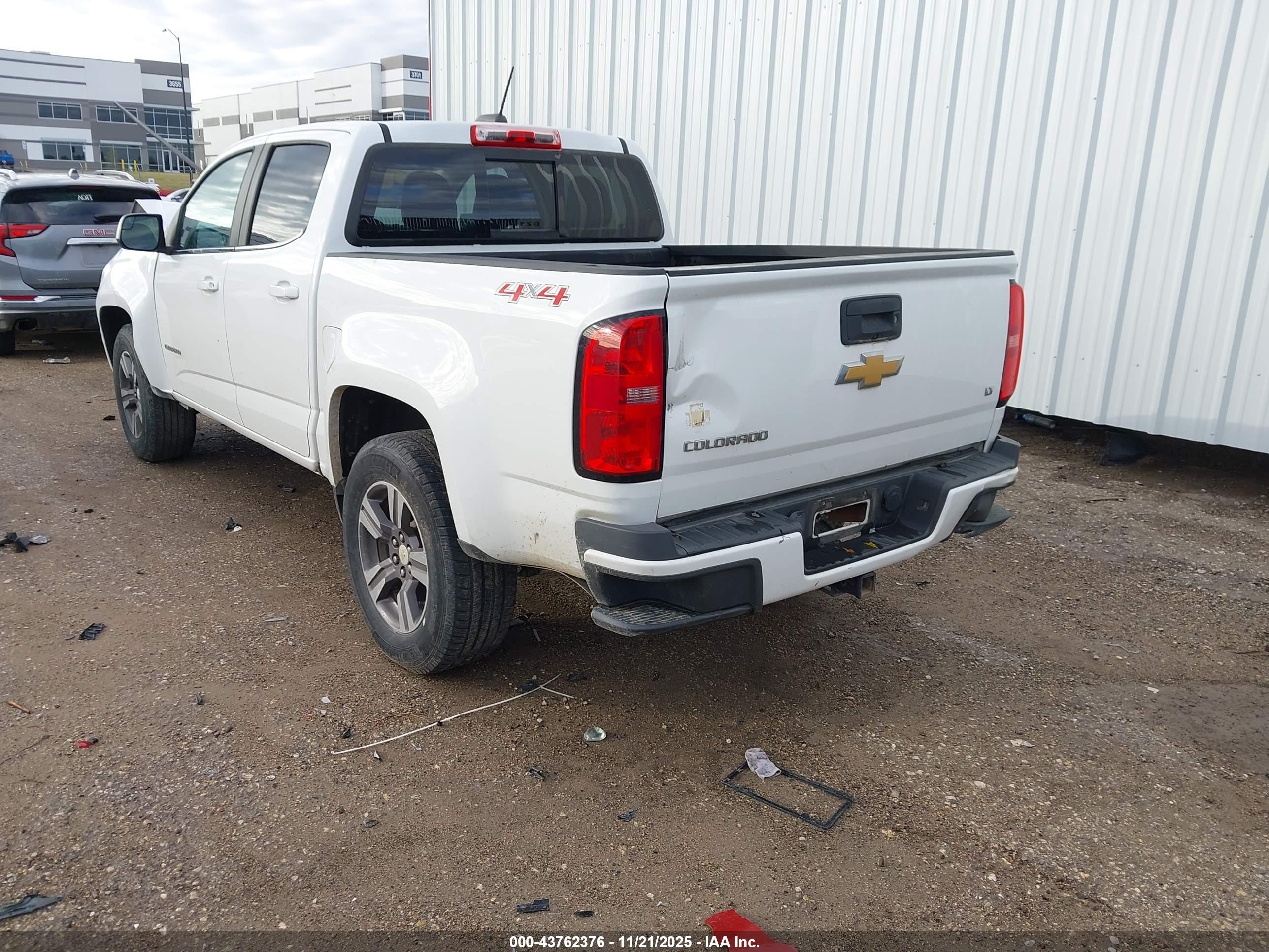 CHEVROLET COLORADO image 3