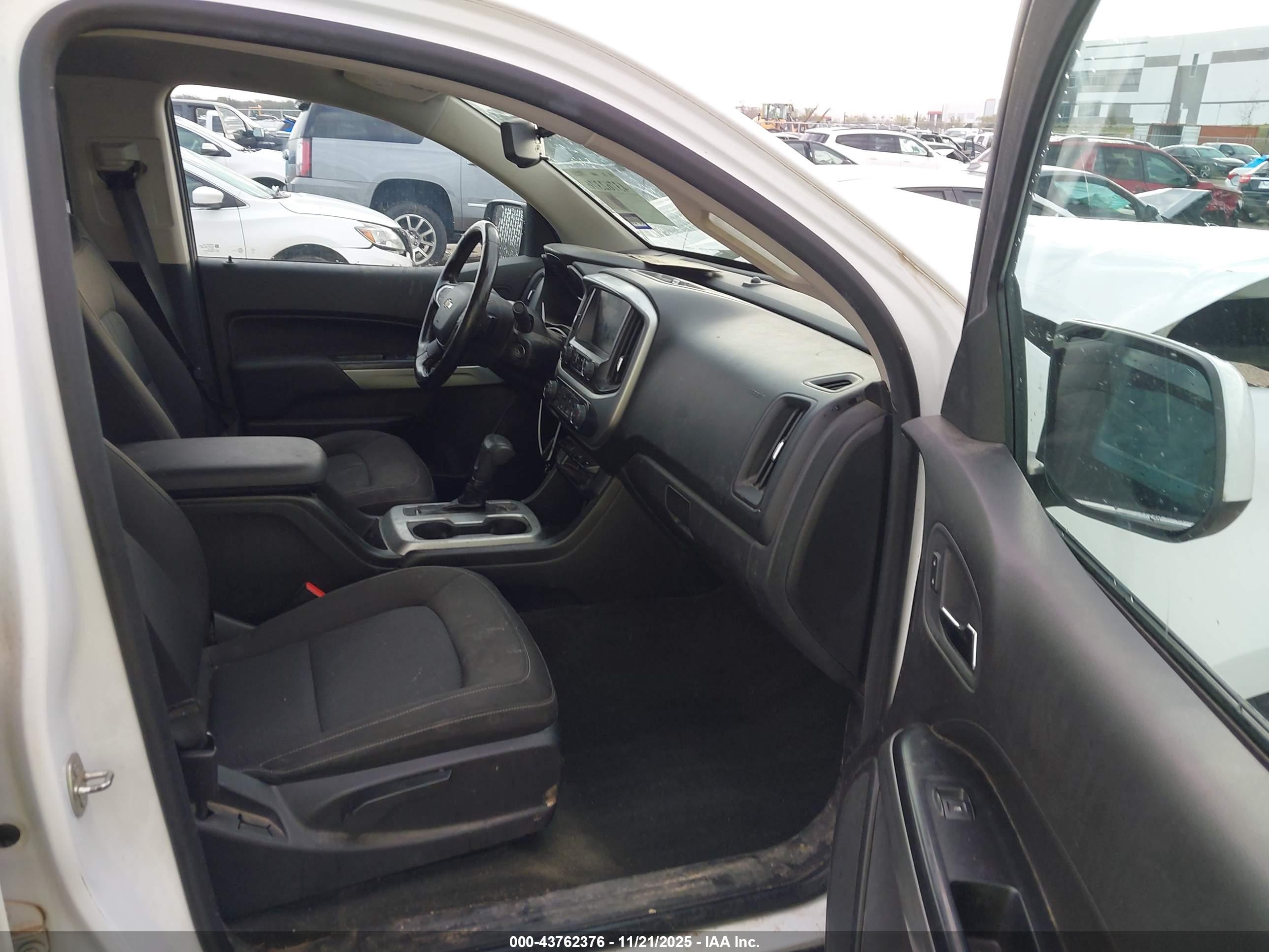CHEVROLET COLORADO image 5