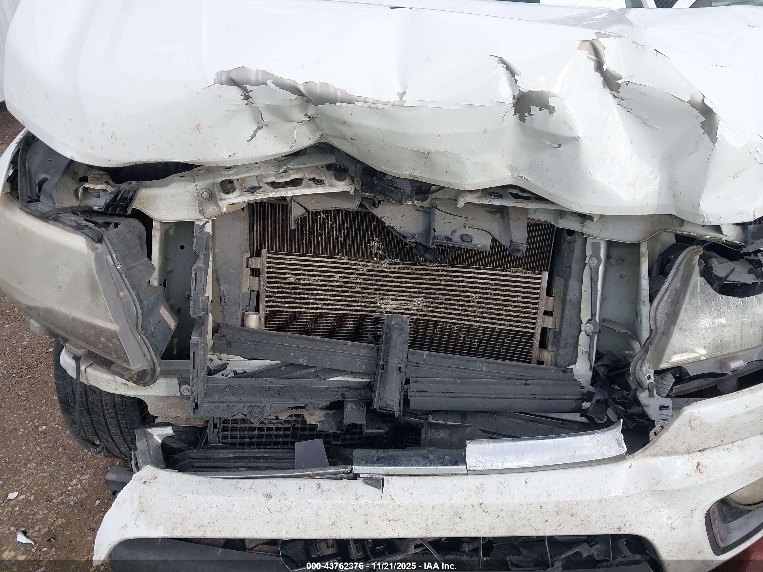 CHEVROLET COLORADO image 6
