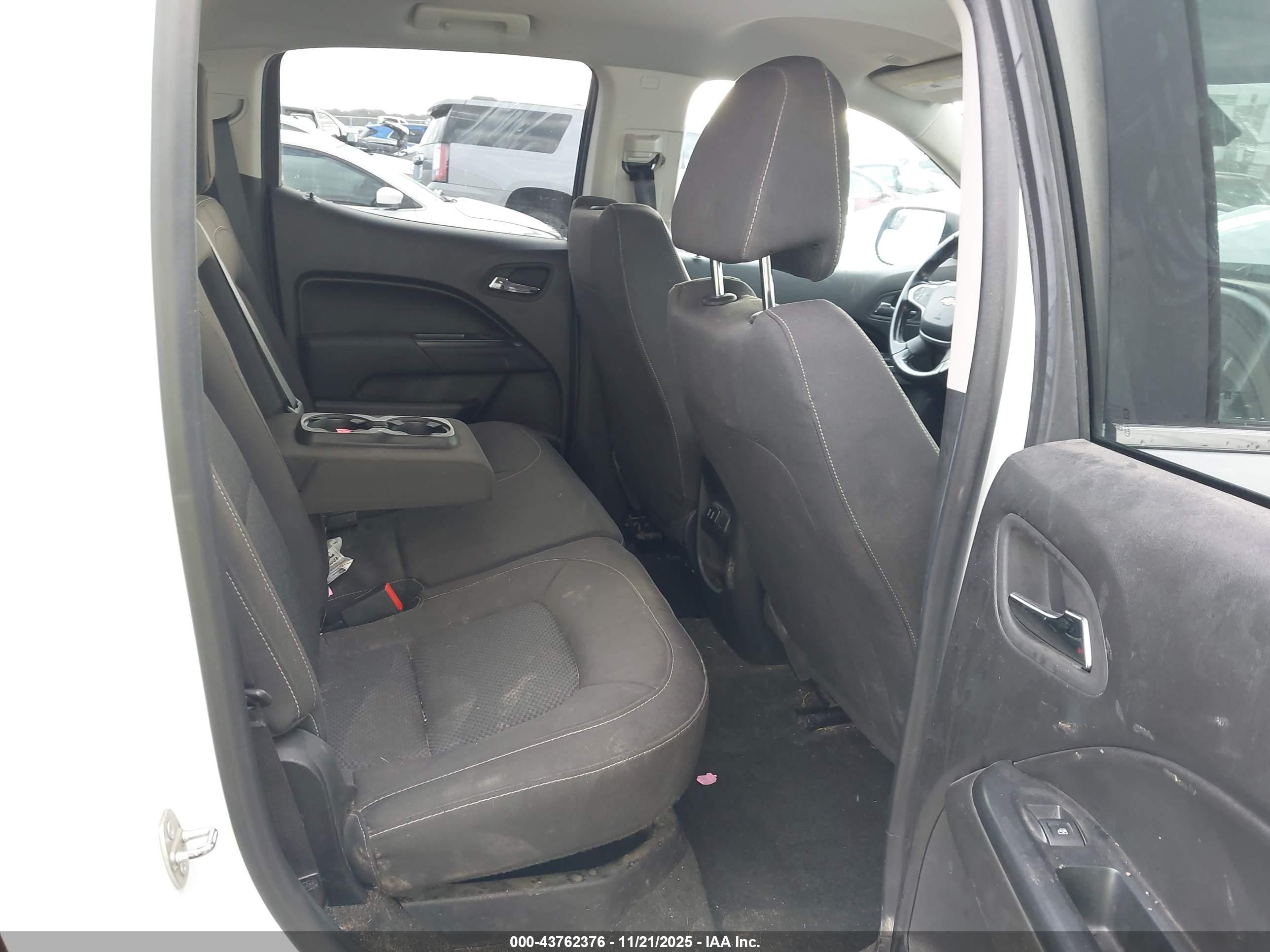 CHEVROLET COLORADO image 8