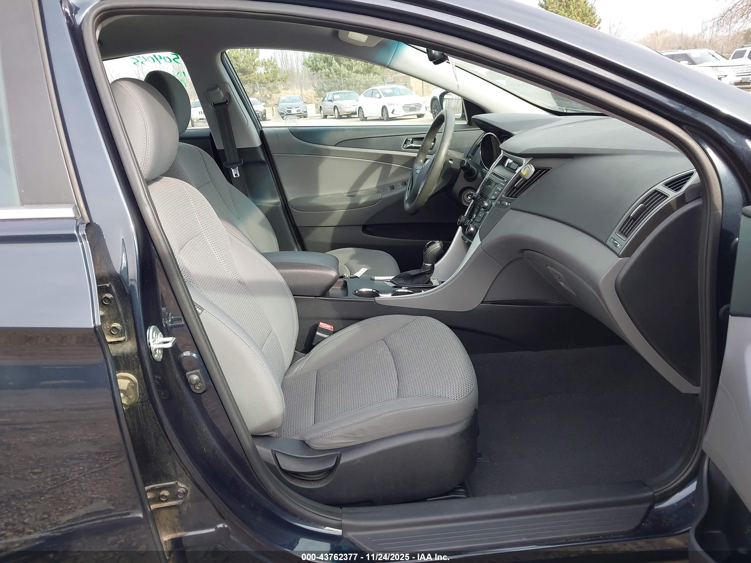 HYUNDAI SONATA image 5