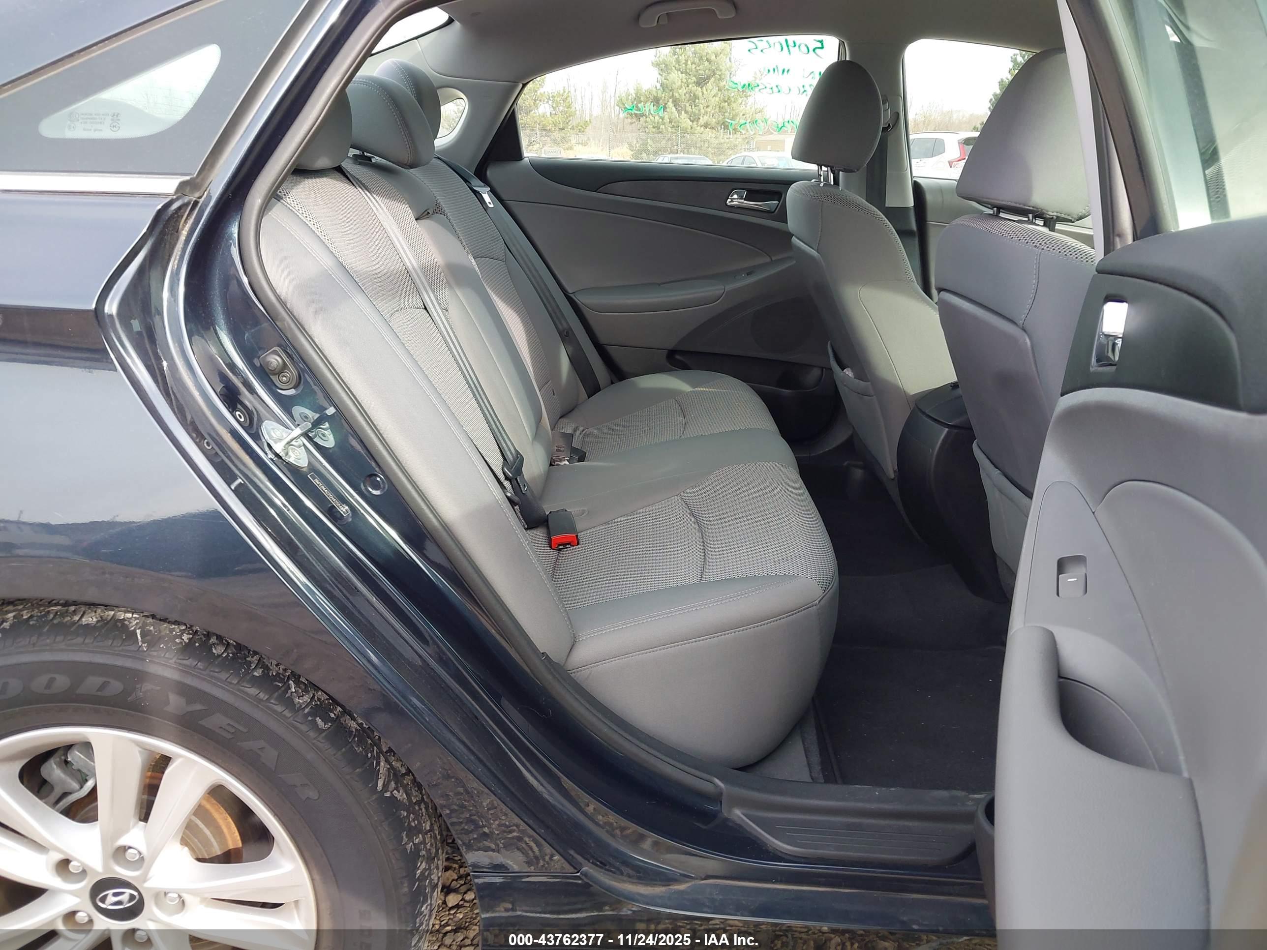 HYUNDAI SONATA image 8