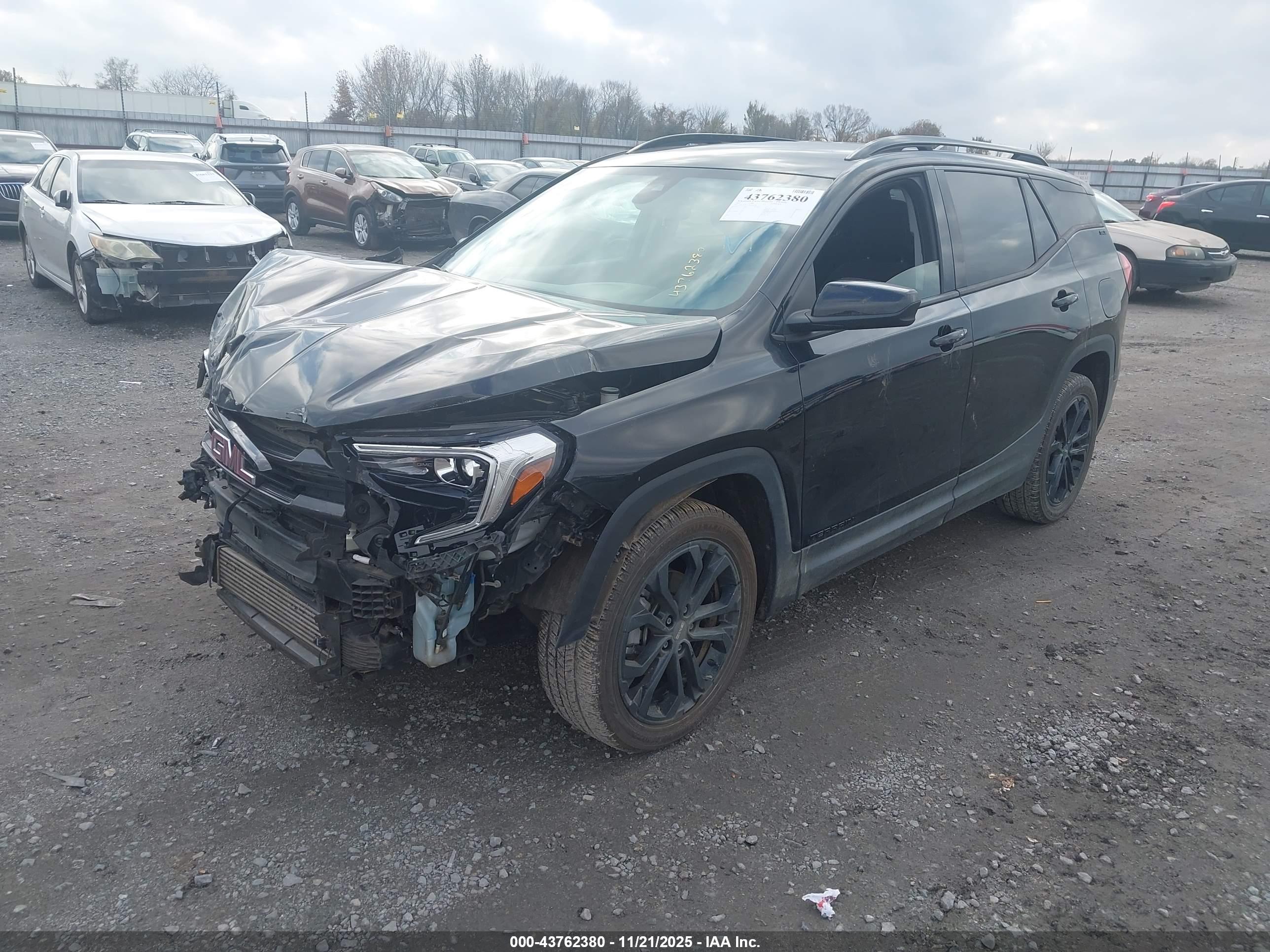 GMC TERRAIN image 2