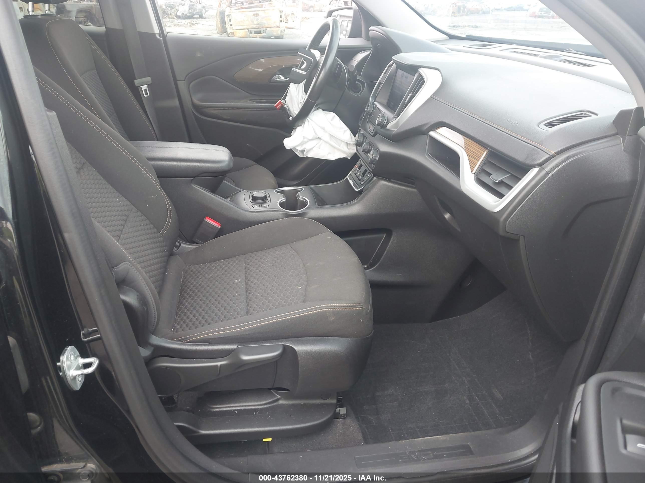 GMC TERRAIN image 5