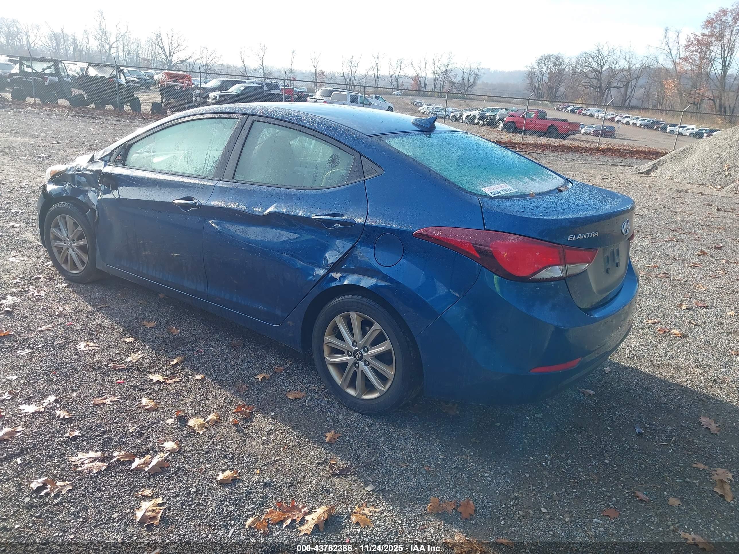 HYUNDAI ELANTRA image 3