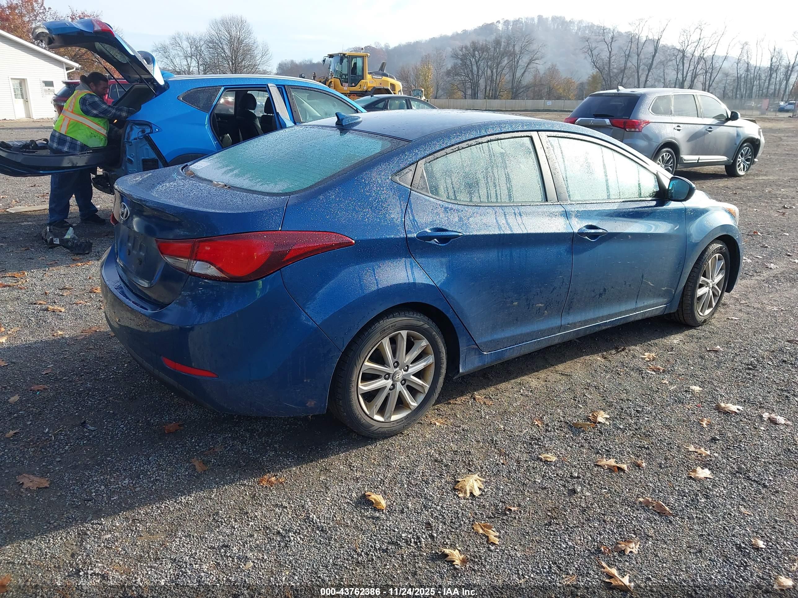 HYUNDAI ELANTRA image 4
