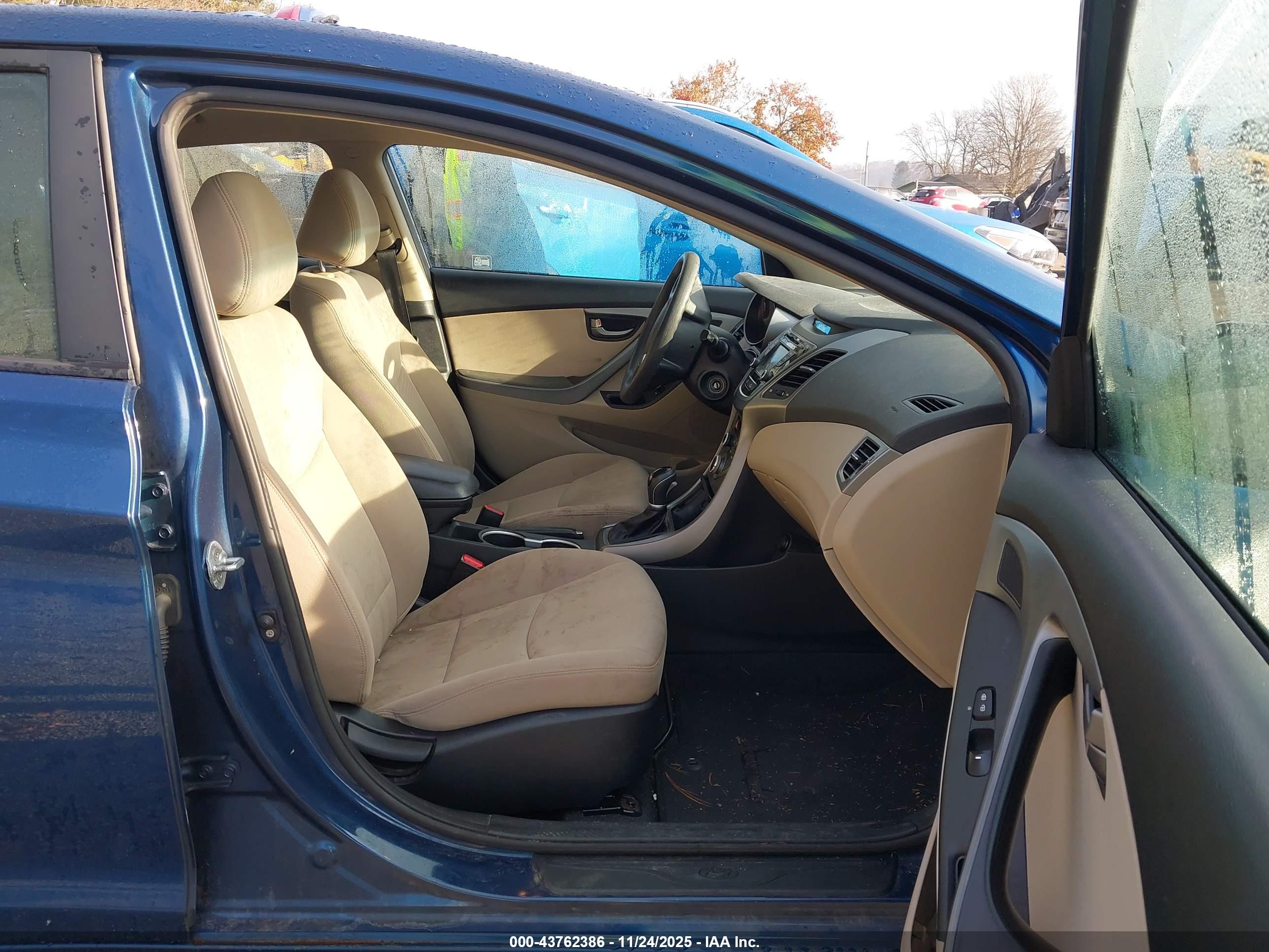 HYUNDAI ELANTRA image 5