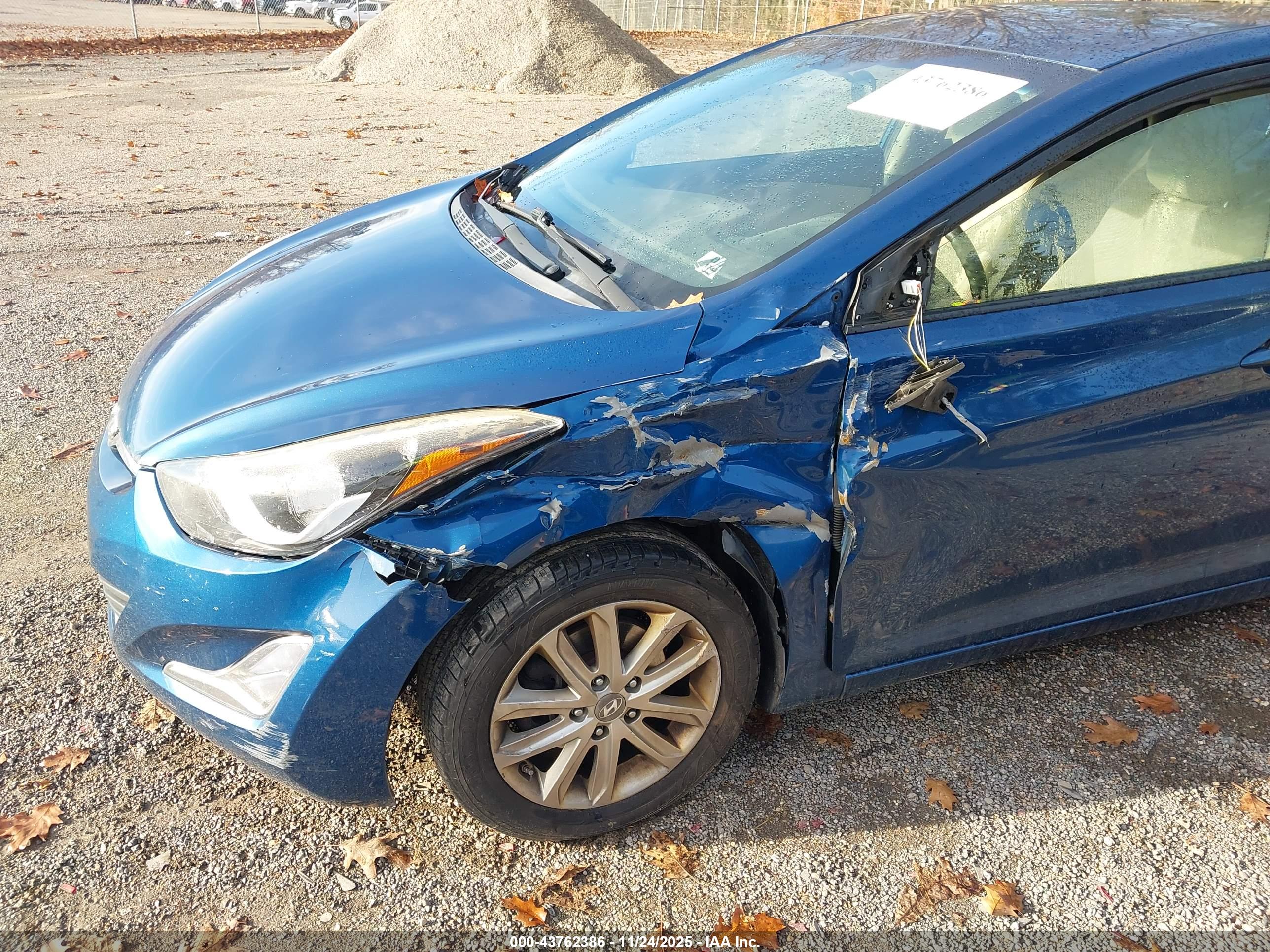 HYUNDAI ELANTRA image 6
