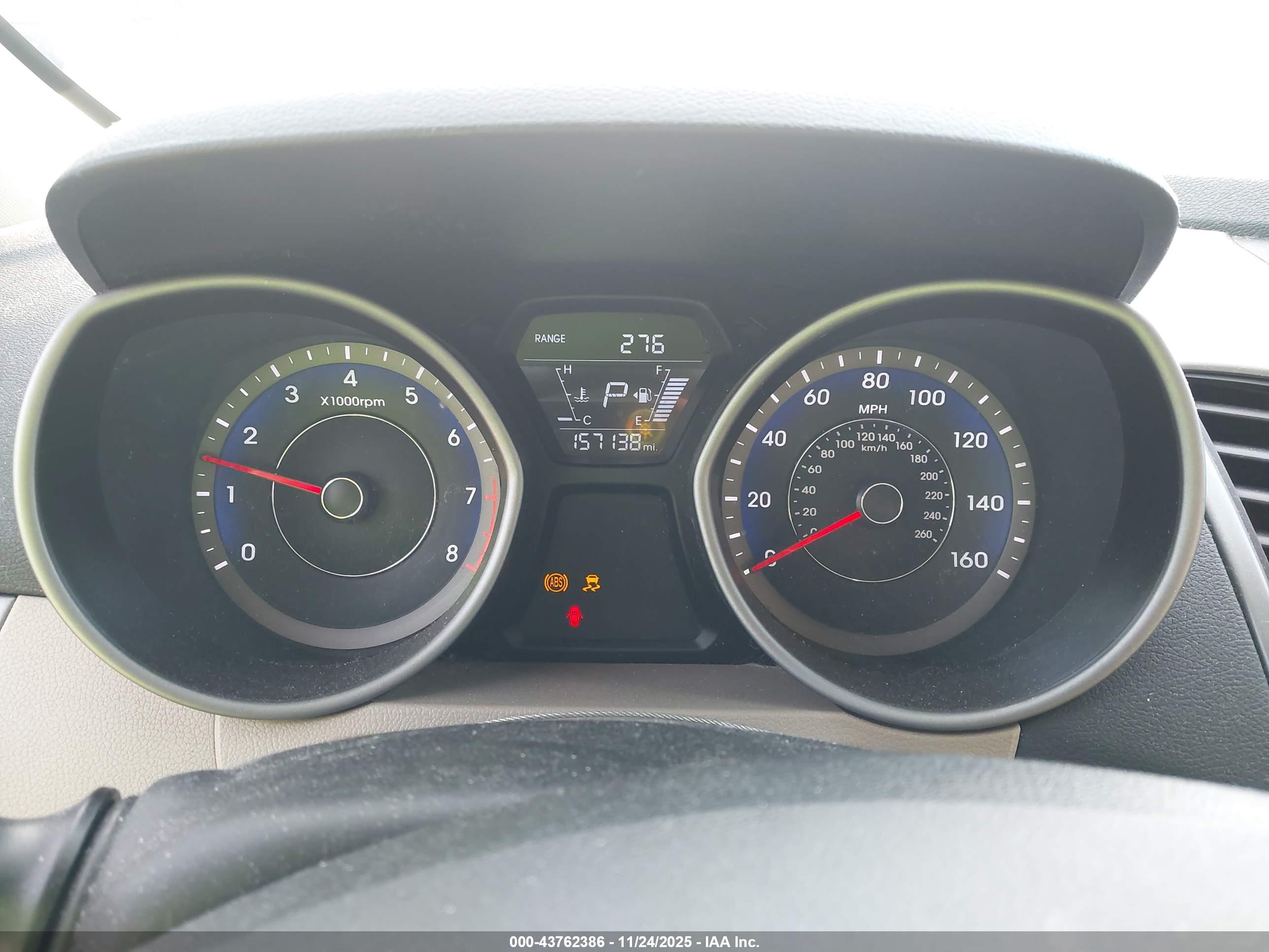 HYUNDAI ELANTRA image 7