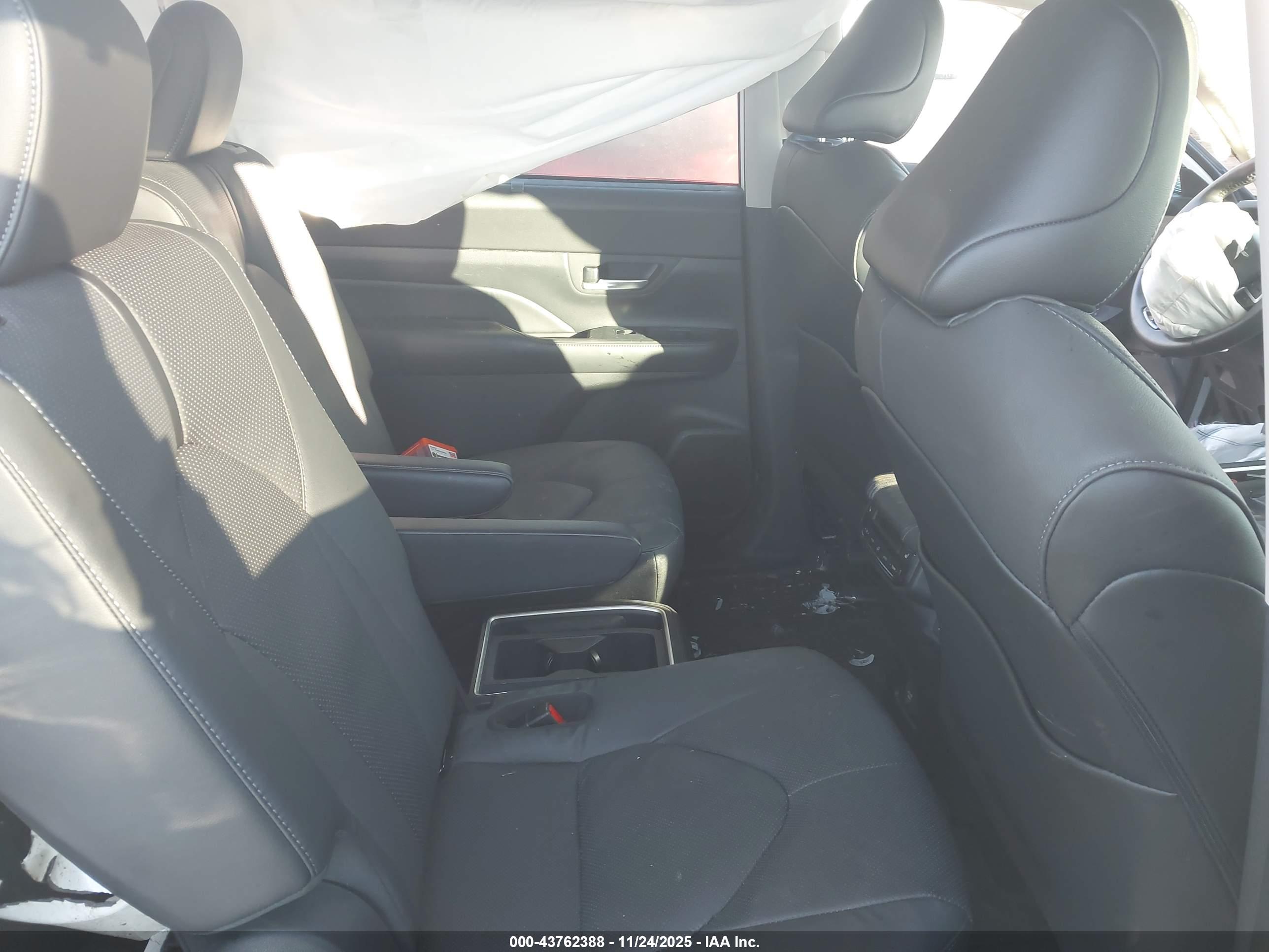 TOYOTA GRAND image 8