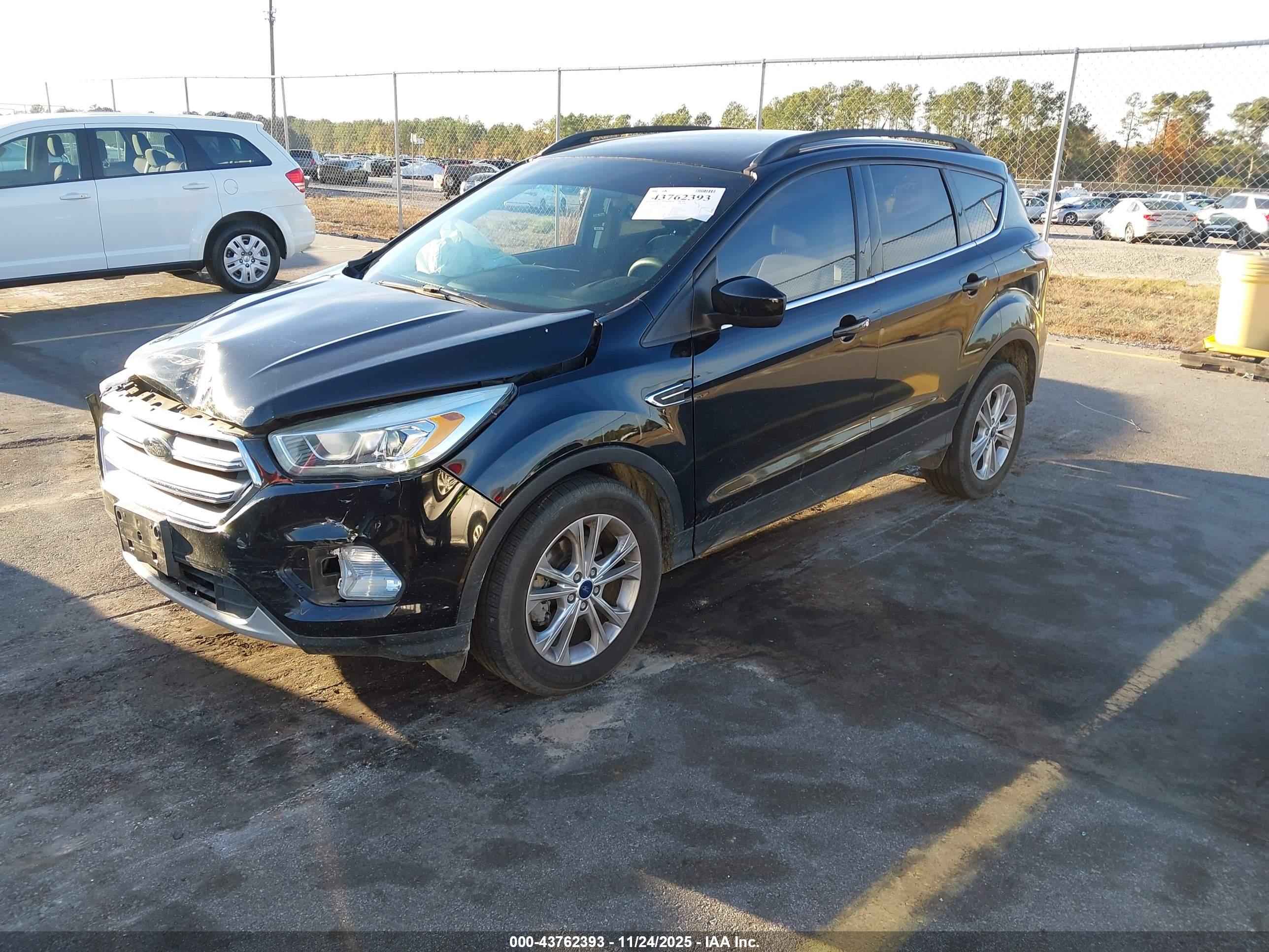 FORD ESCAPE image 2