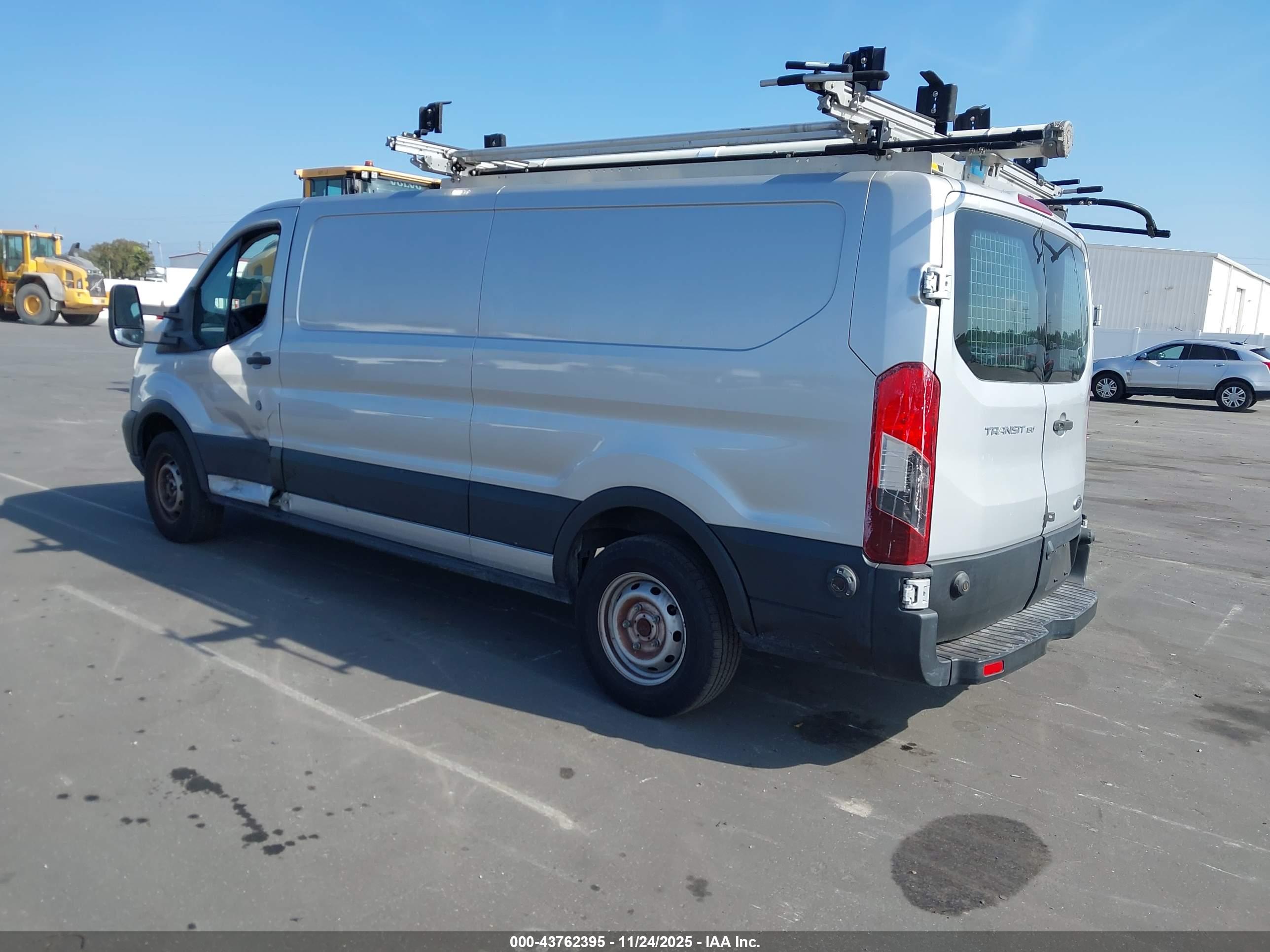 FORD TRANSIT-150 image 3