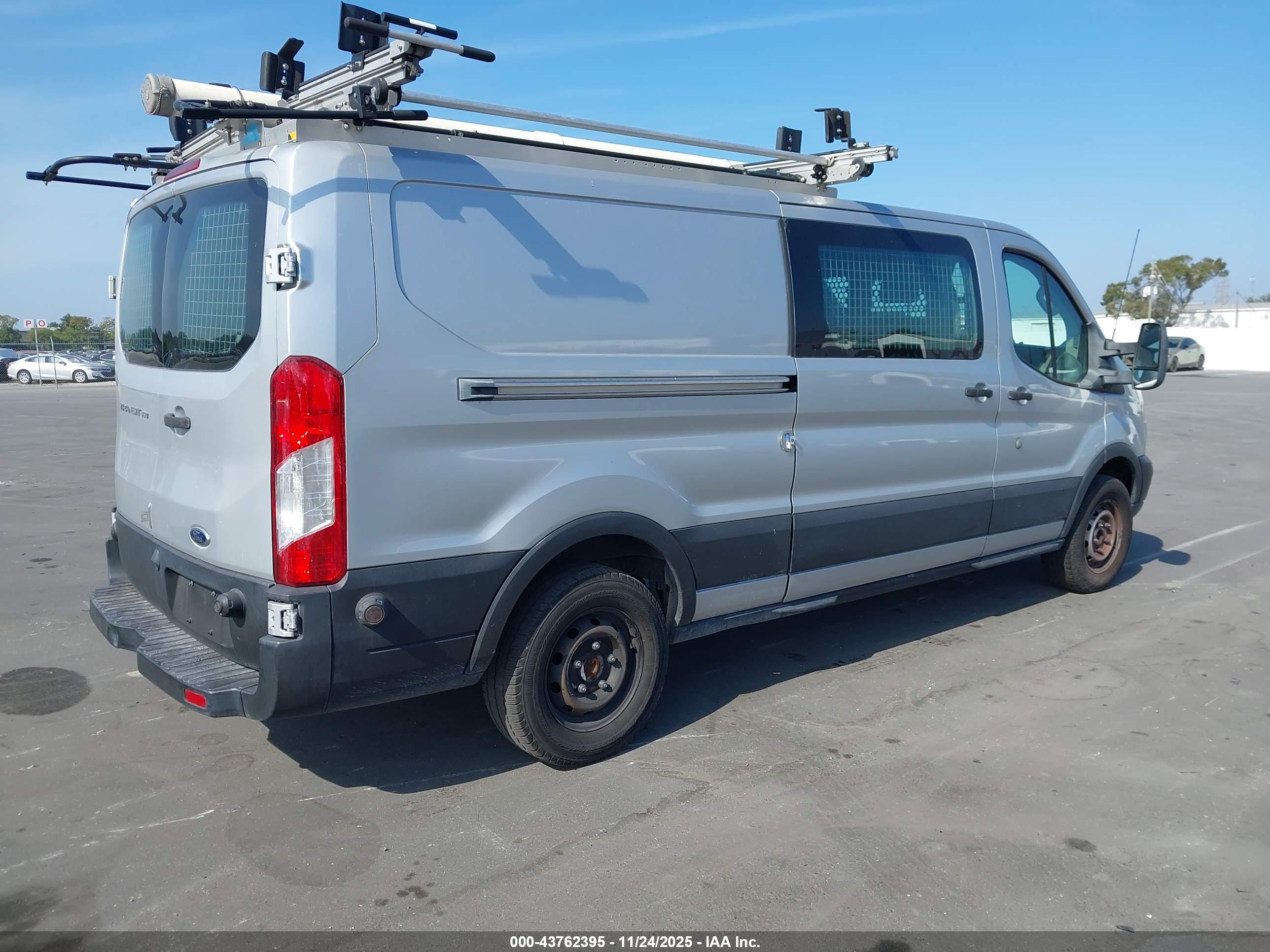 FORD TRANSIT-150 image 4