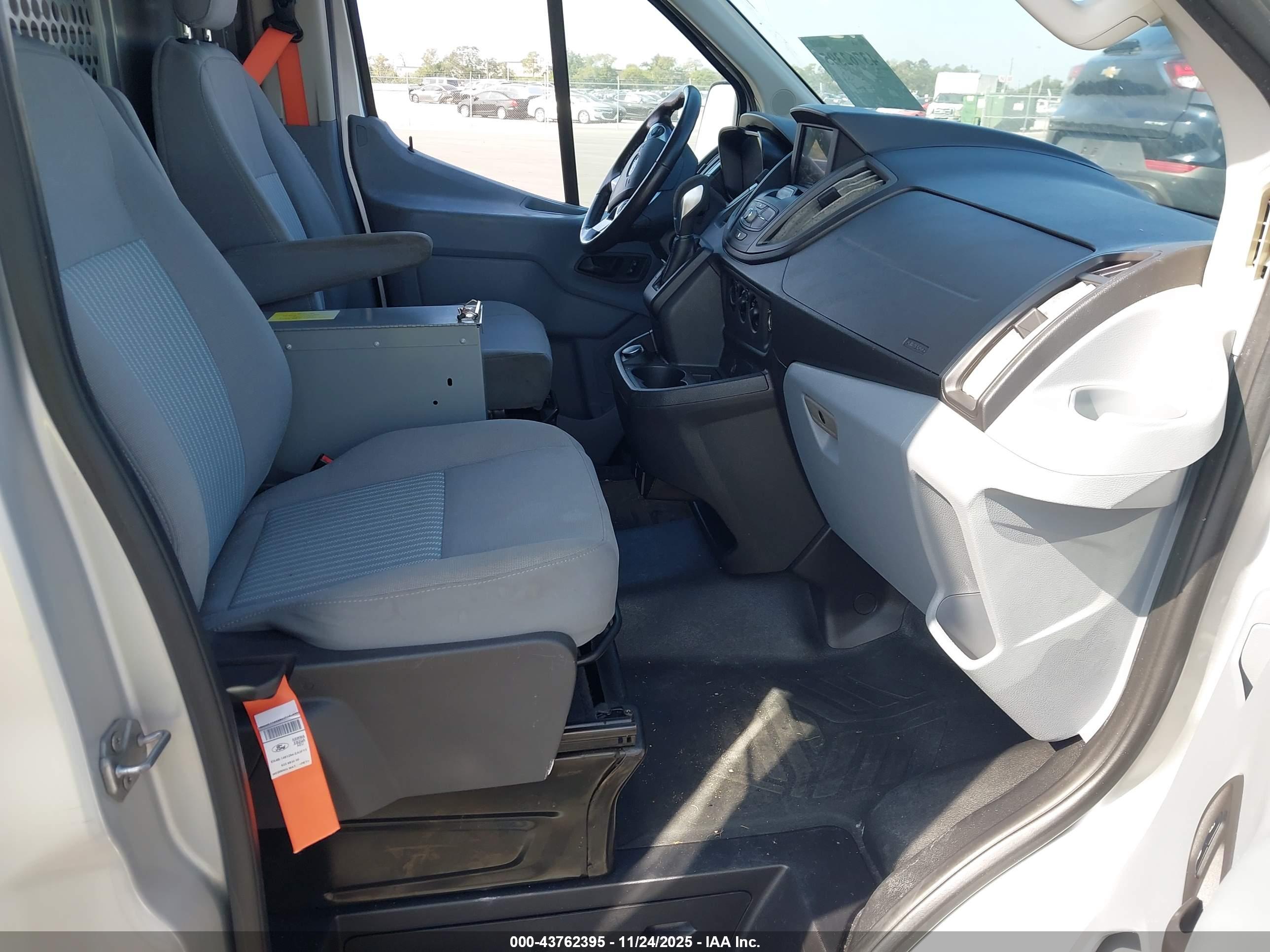 FORD TRANSIT-150 image 5
