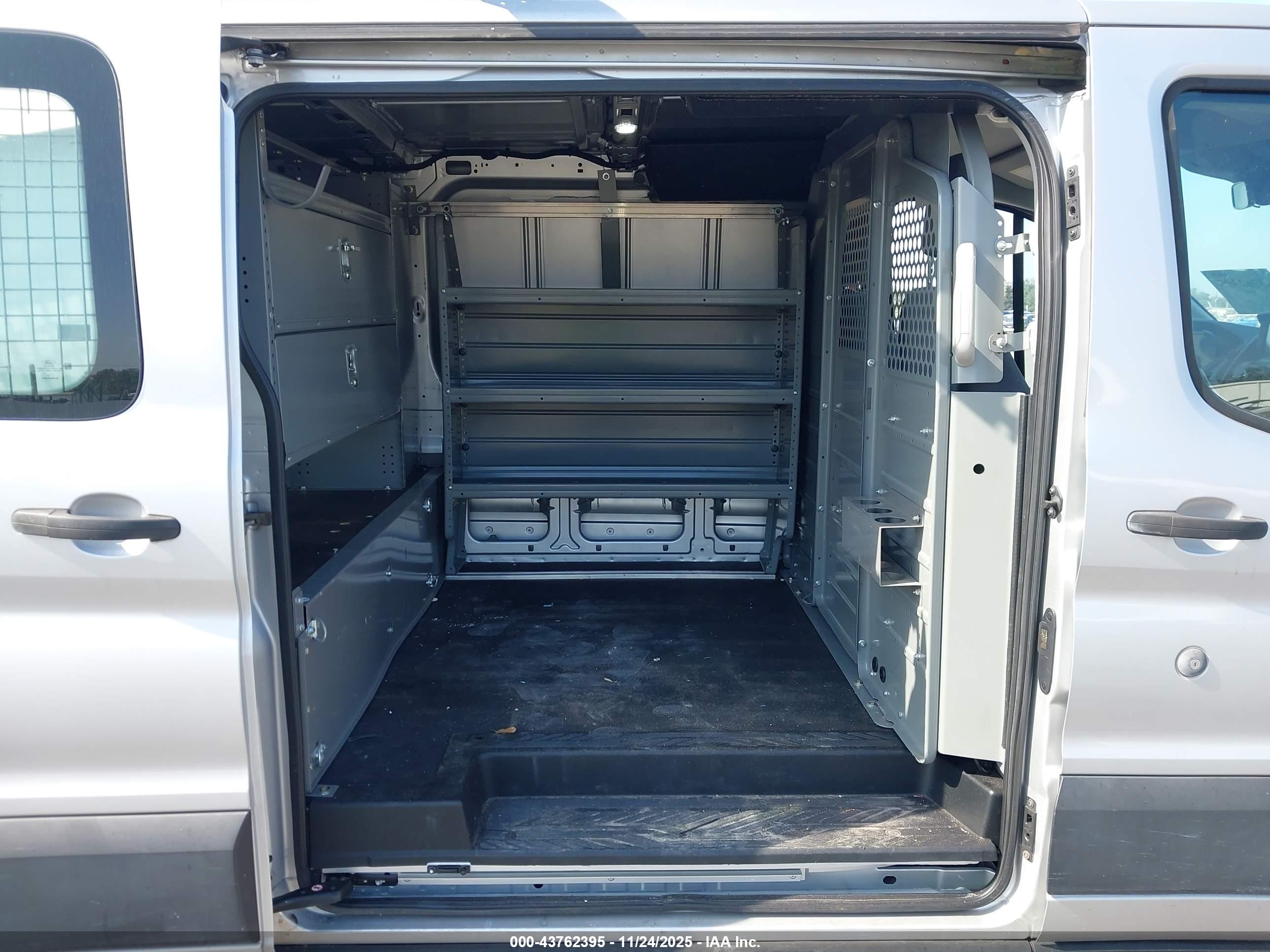 FORD TRANSIT-150 image 8
