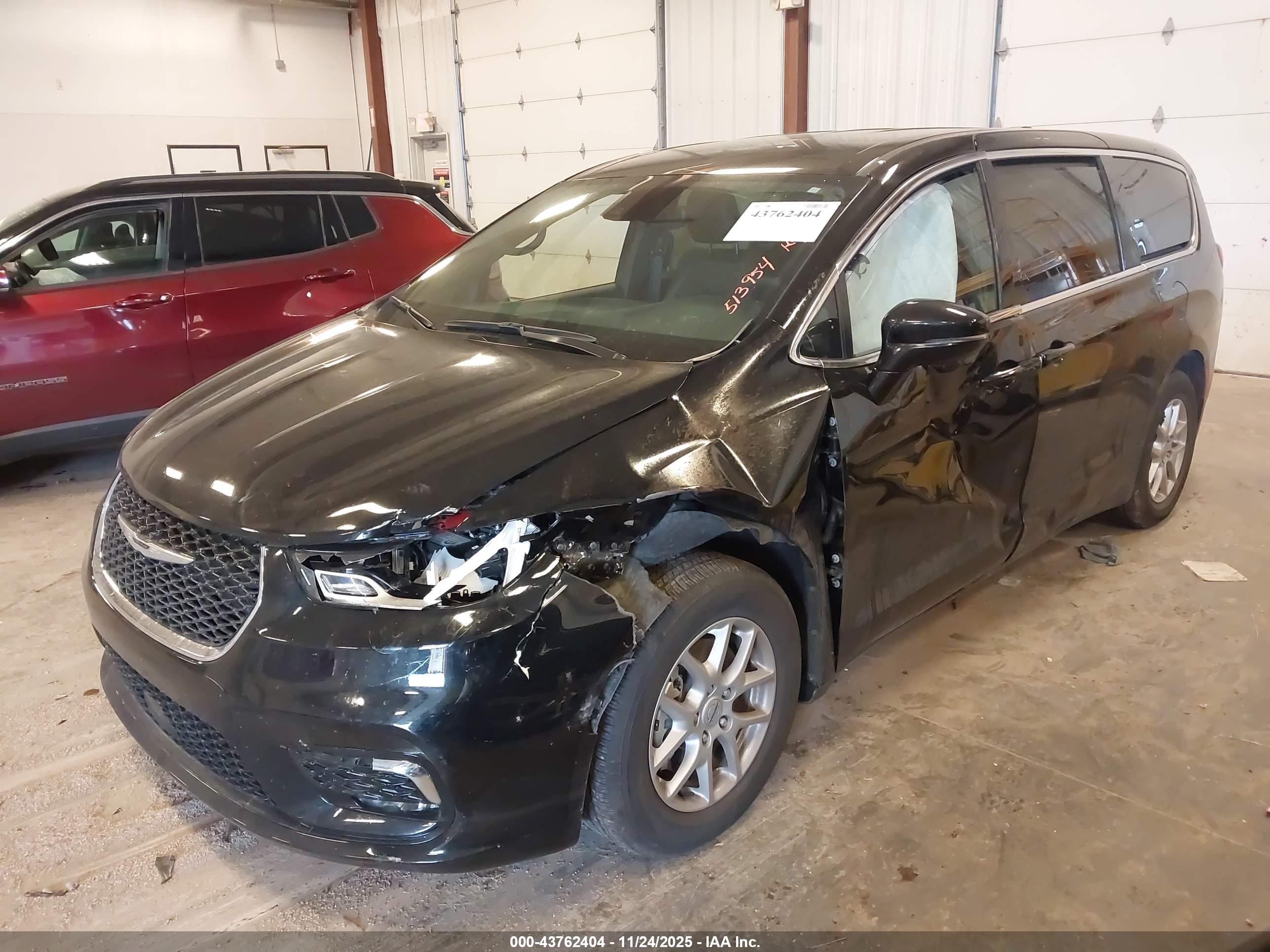 CHRYSLER PACIFICA image 2