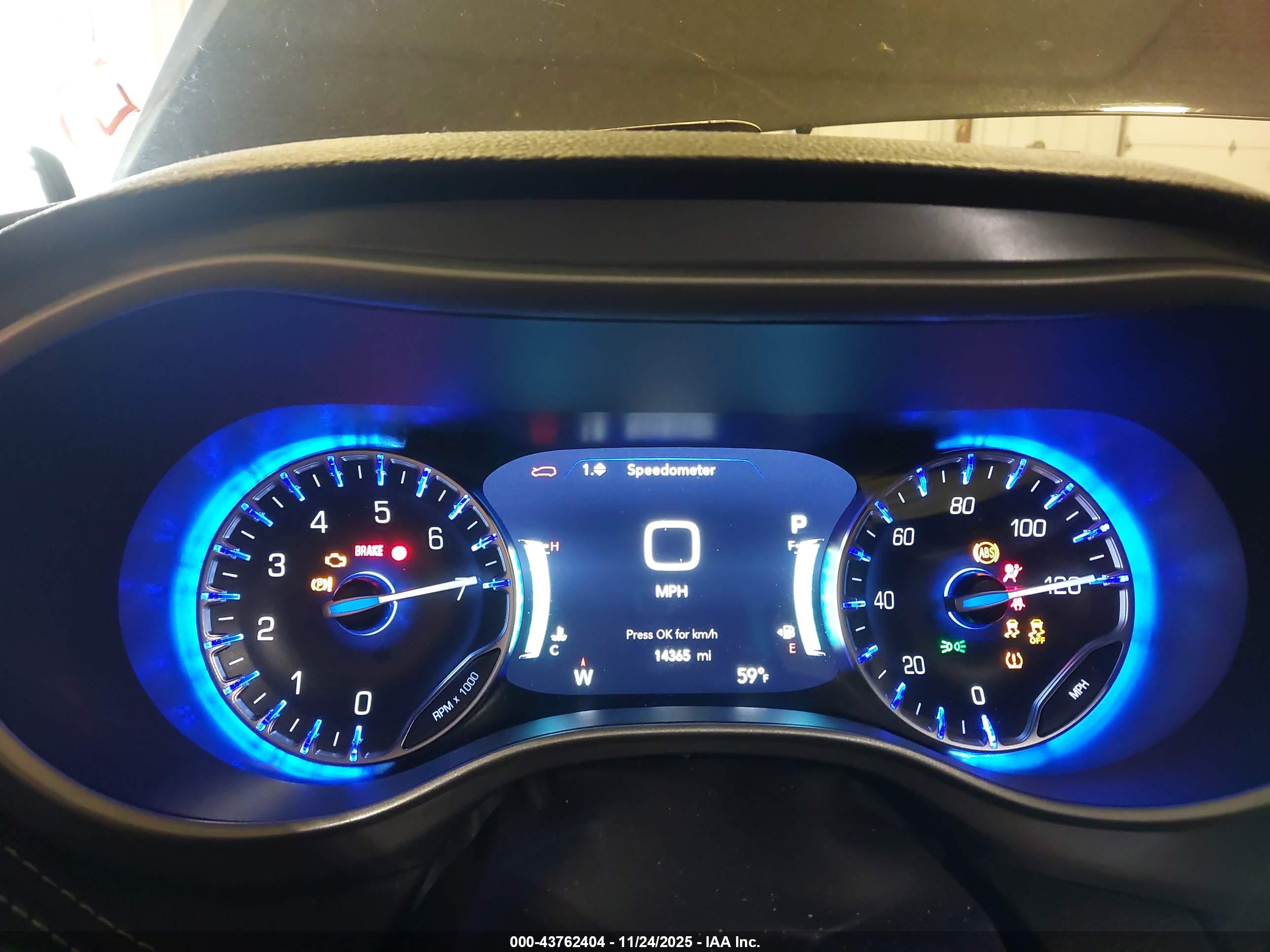 CHRYSLER PACIFICA image 7