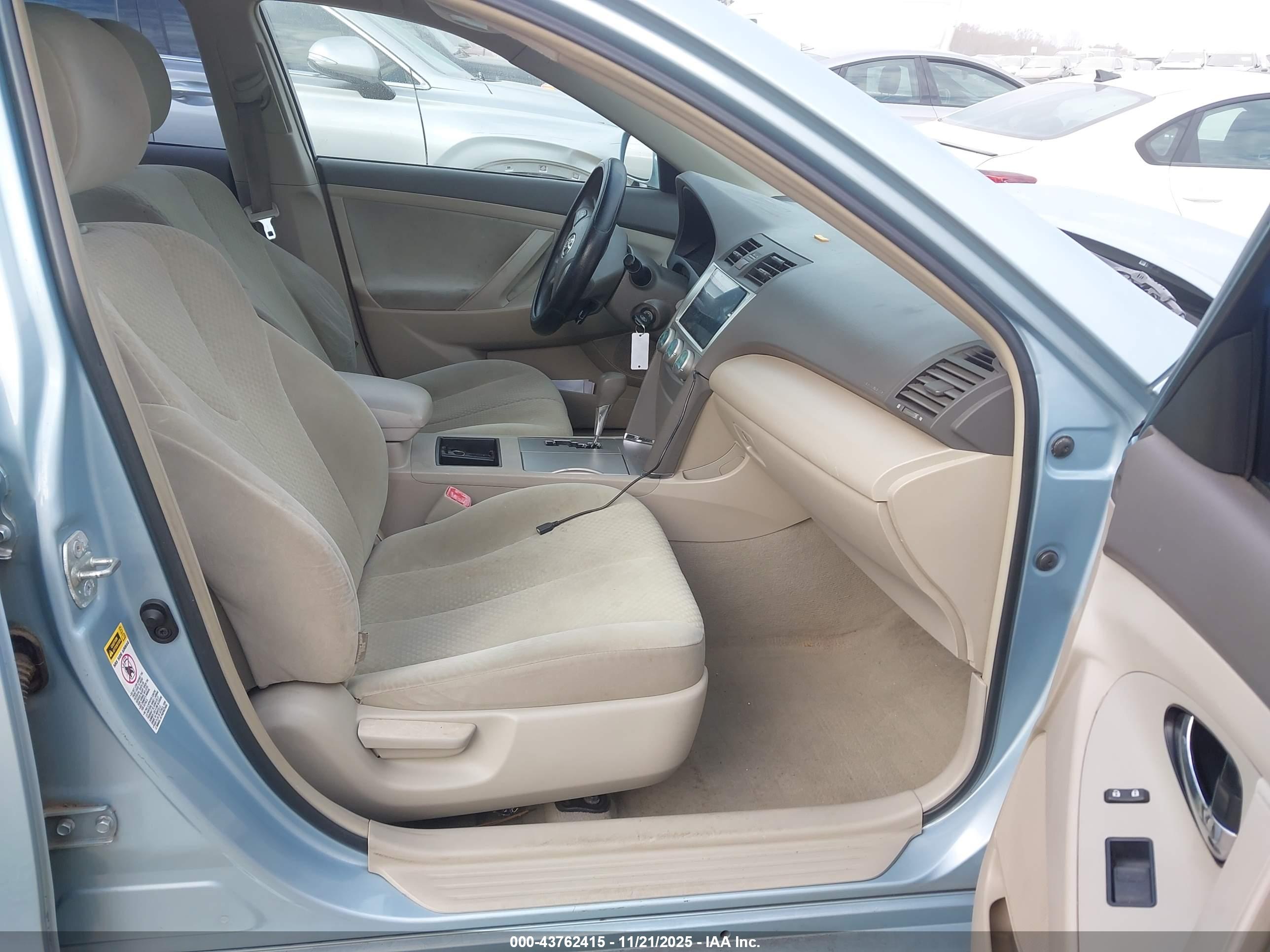 TOYOTA CAMRY image 5