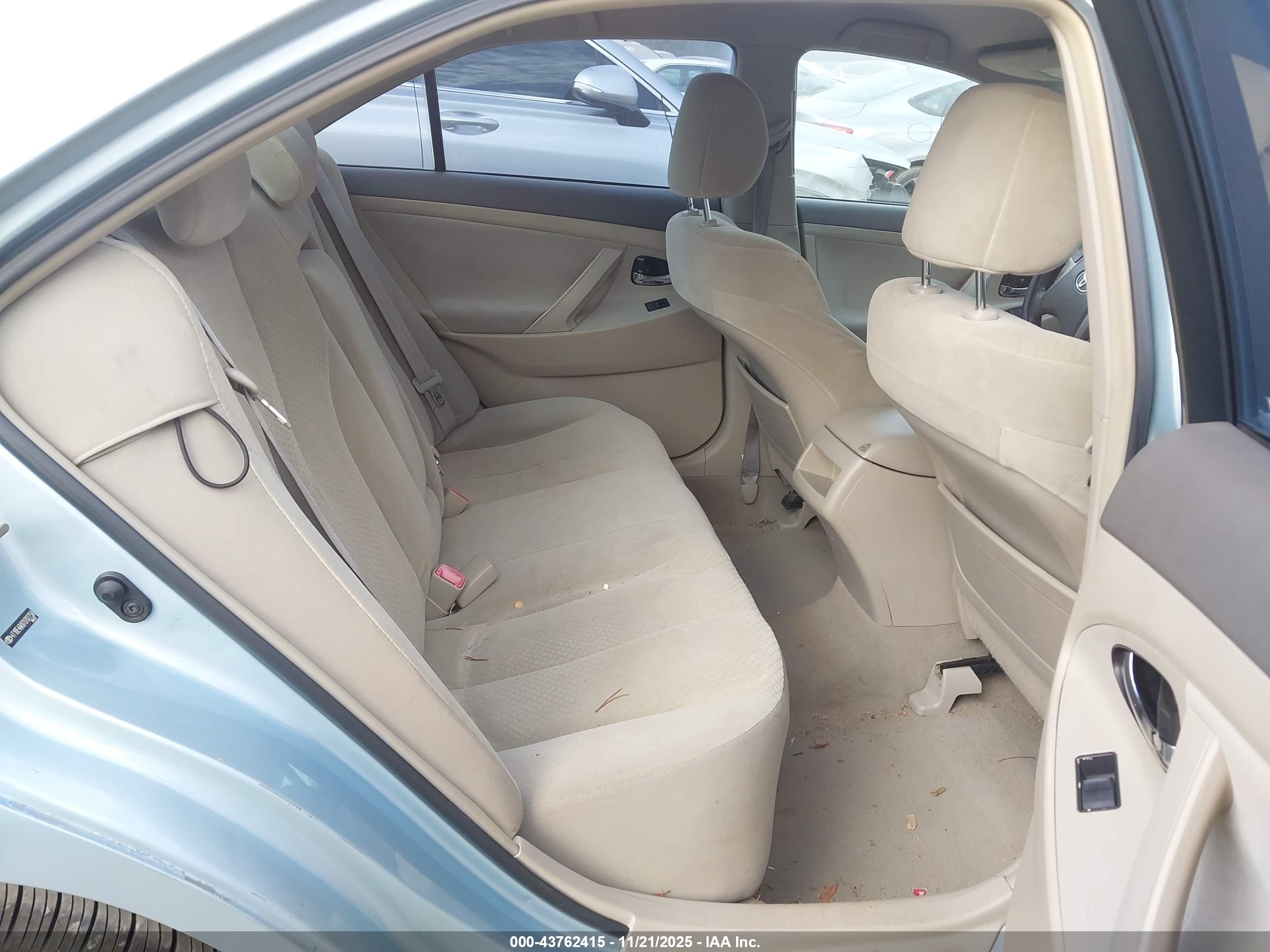 TOYOTA CAMRY image 8