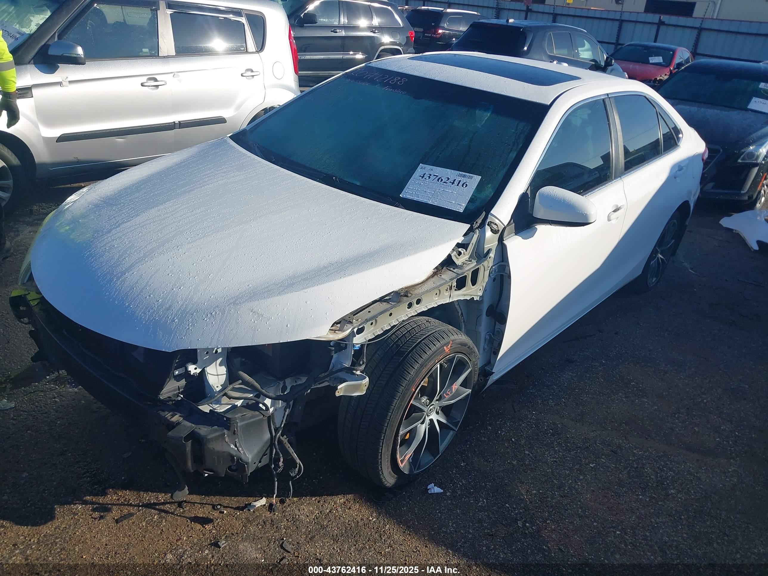 TOYOTA CAMRY image 2