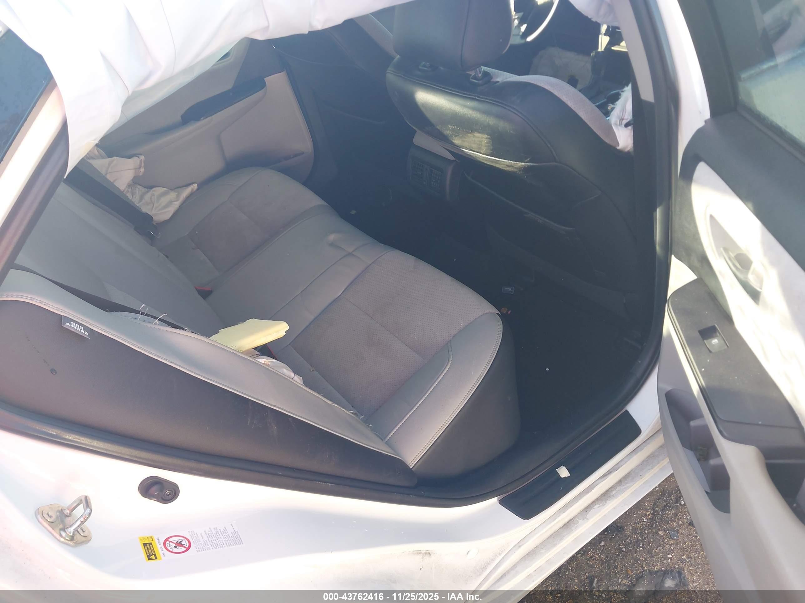TOYOTA CAMRY image 8