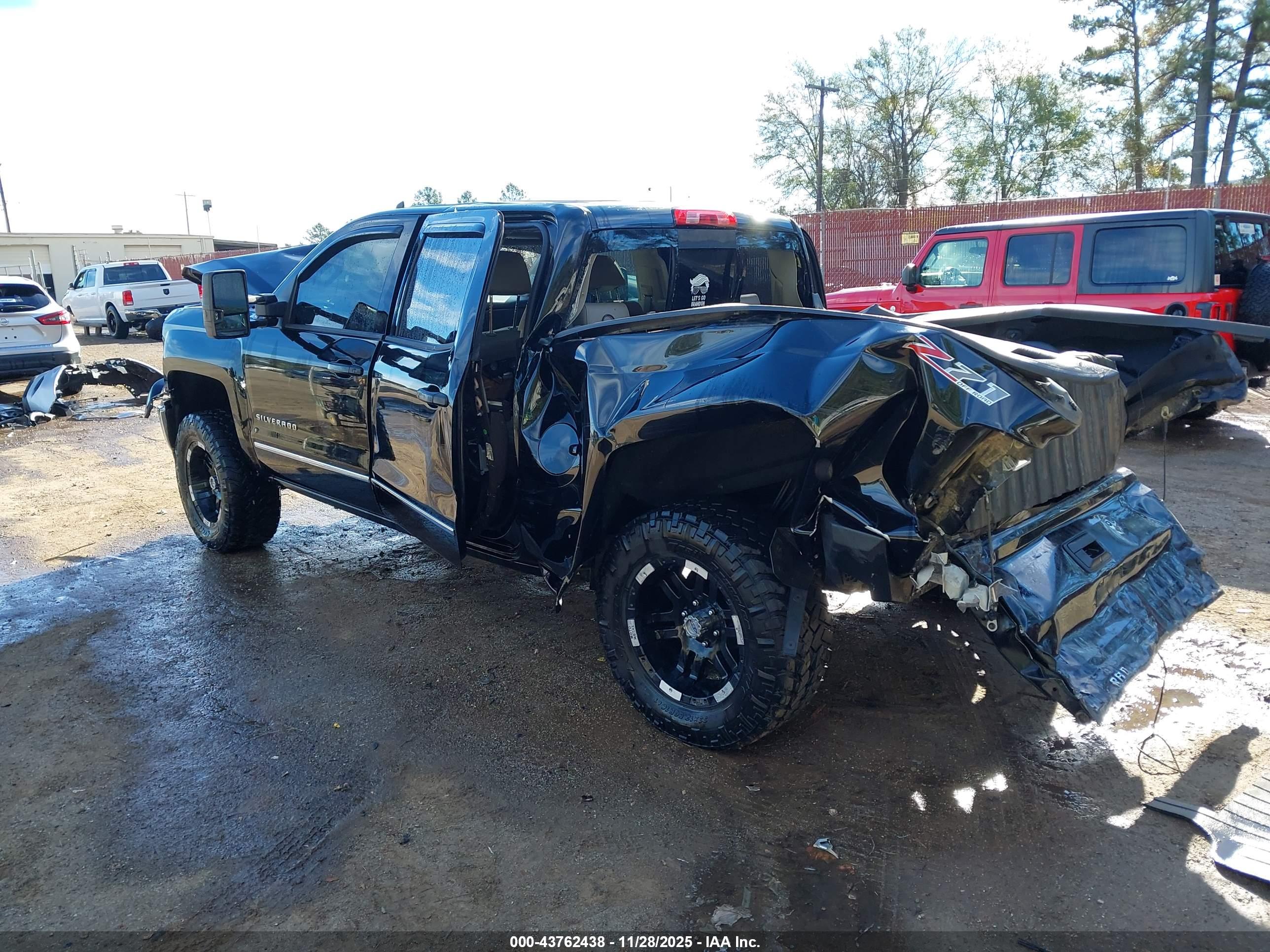 CHEVROLET SILVERADO image 3