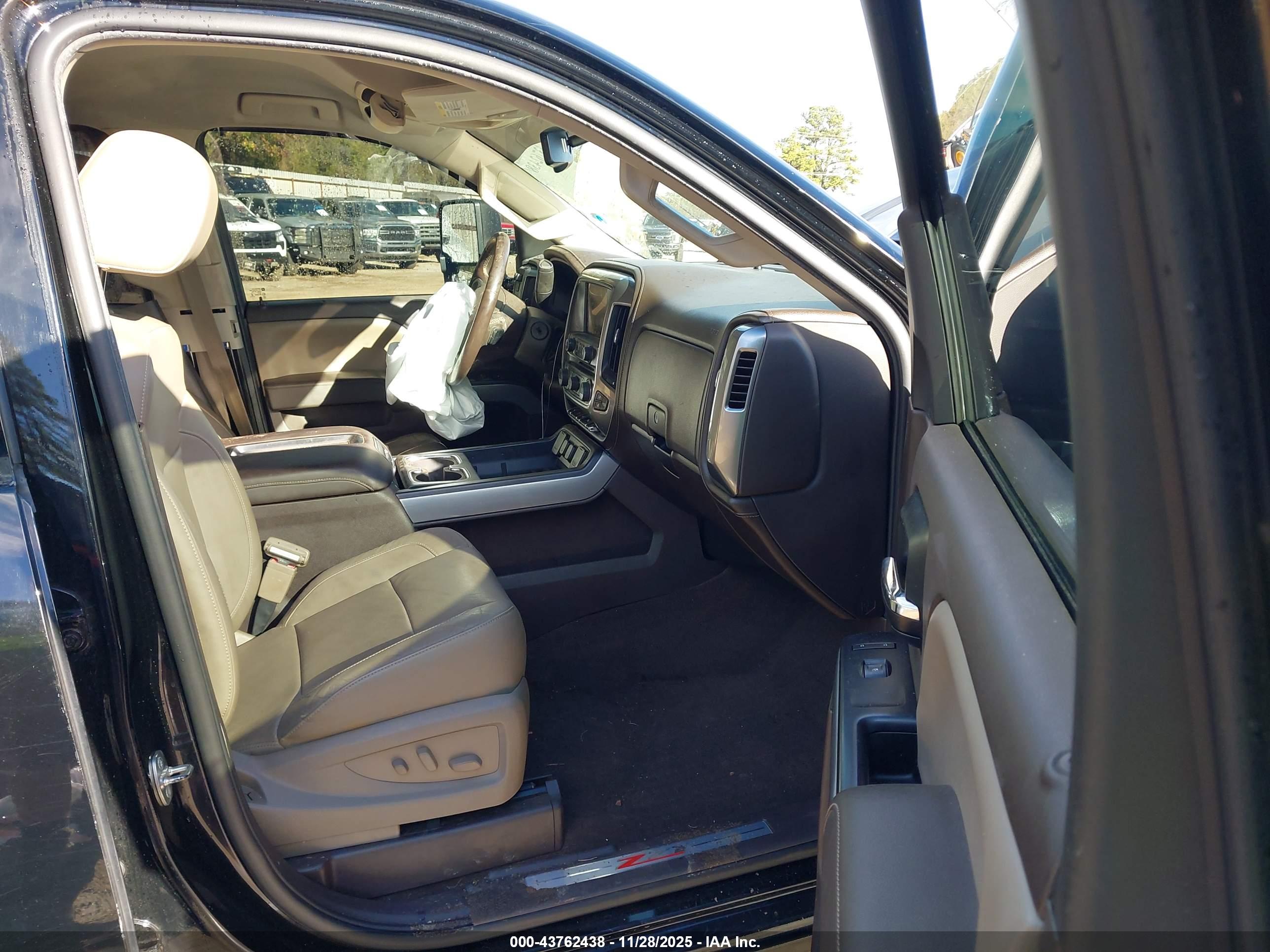 CHEVROLET SILVERADO image 5