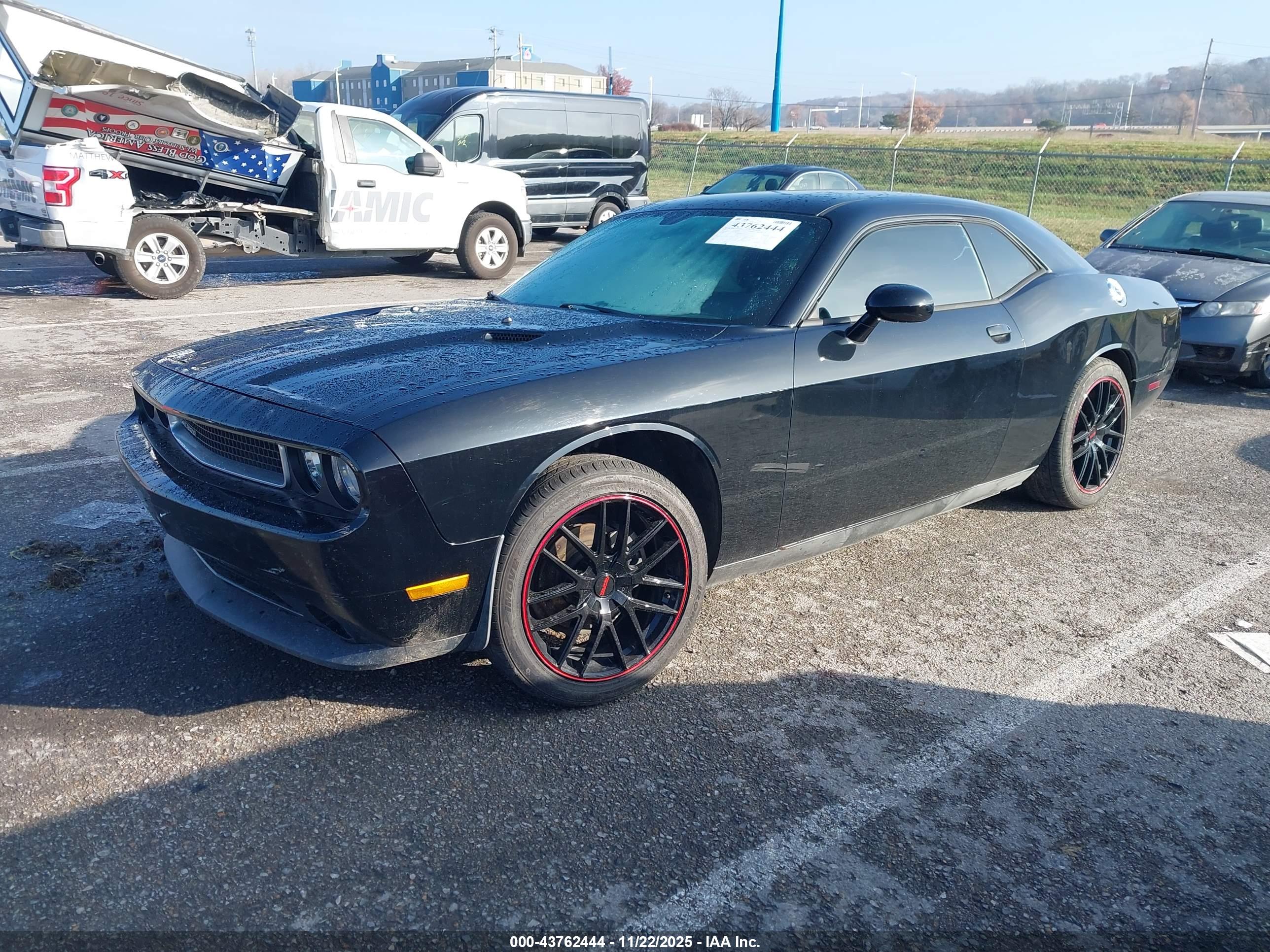 DODGE CHALLENGER image 2