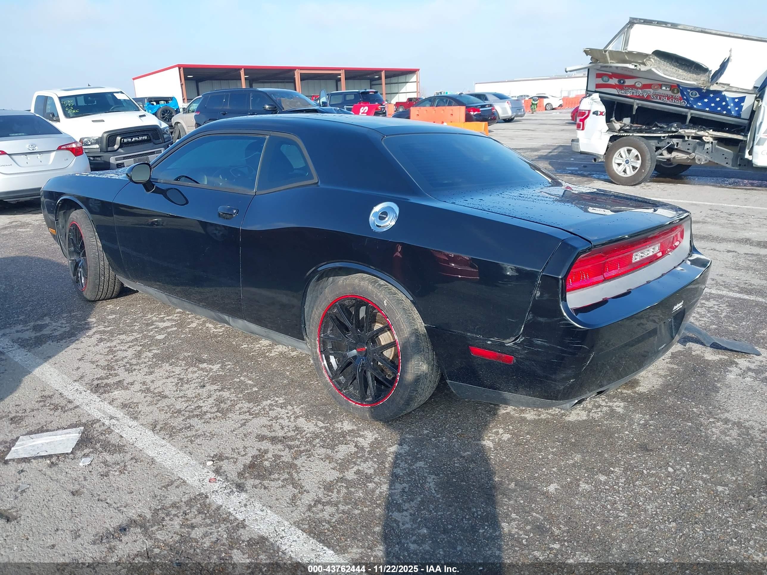 DODGE CHALLENGER image 3