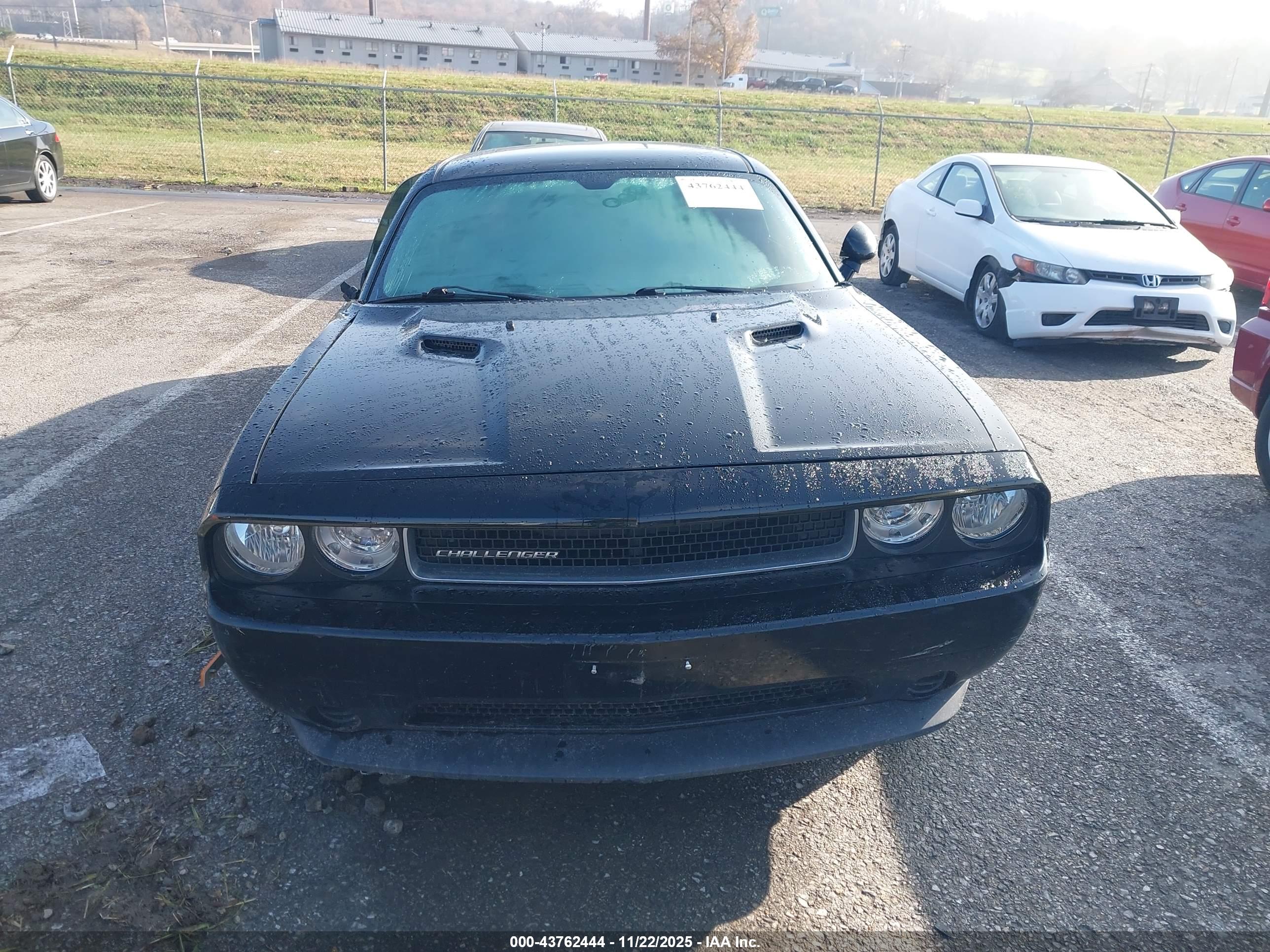 DODGE CHALLENGER image 6