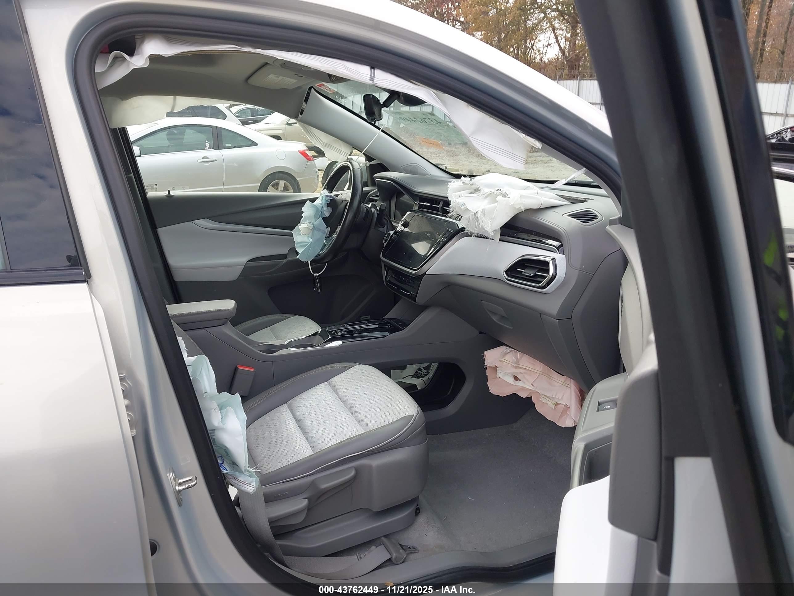 CHEVROLET BOLT image 5