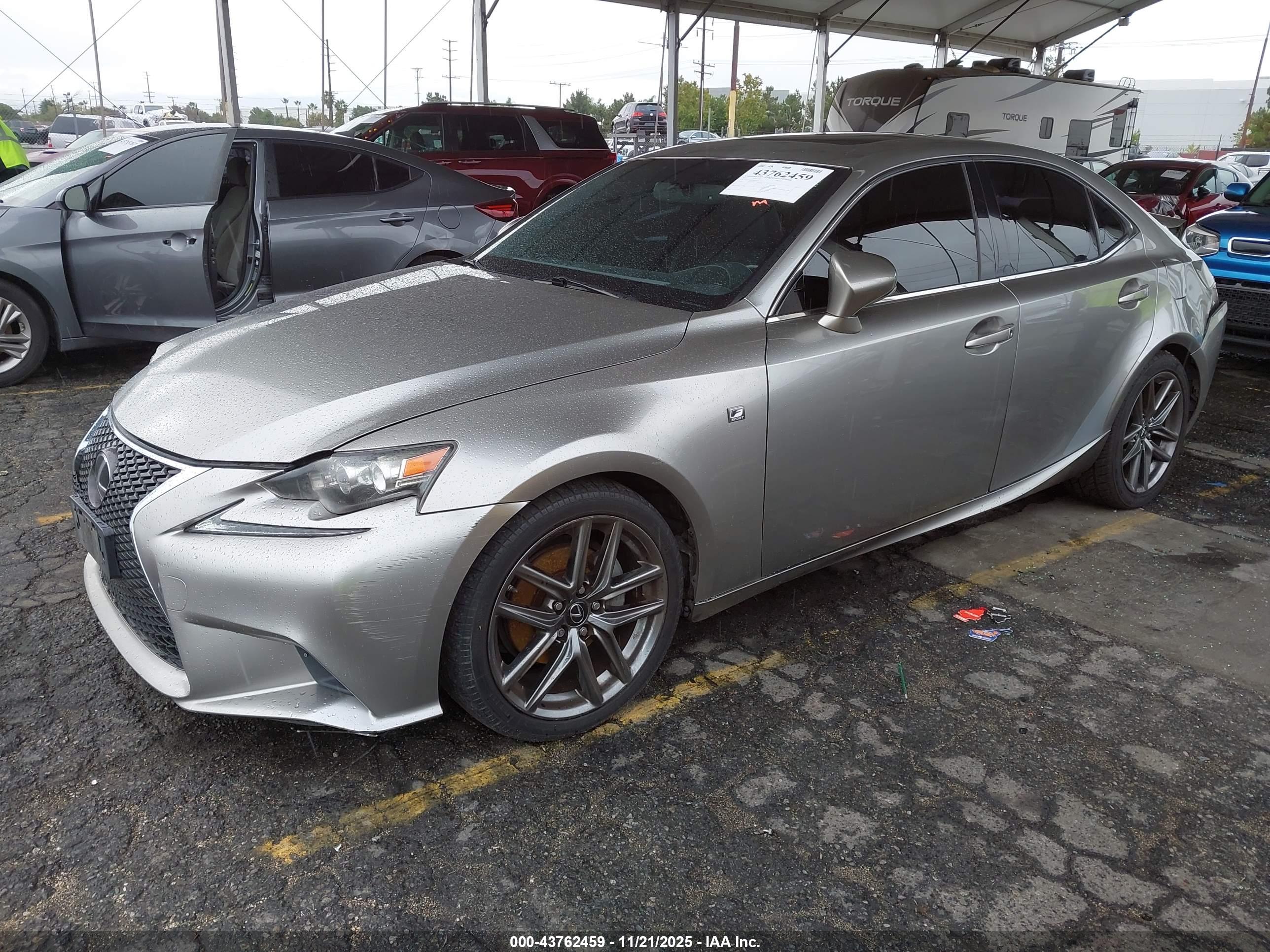 LEXUS IS image 2