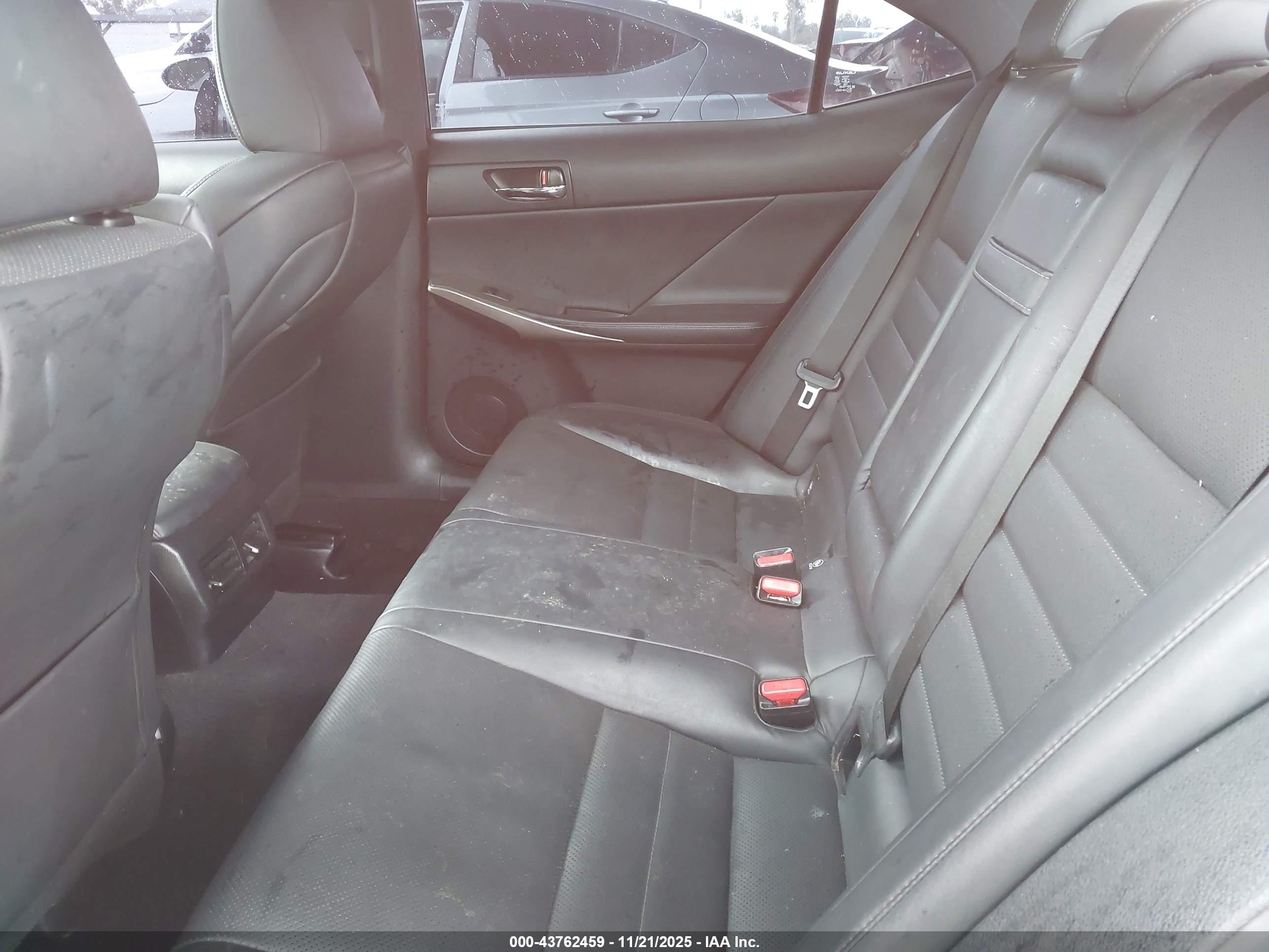 LEXUS IS image 8