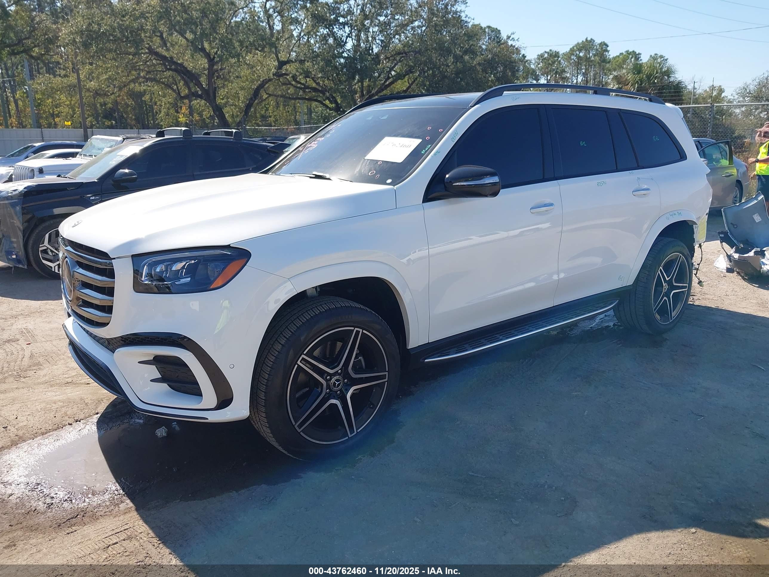 MERCEDES-BENZ GLS image 2