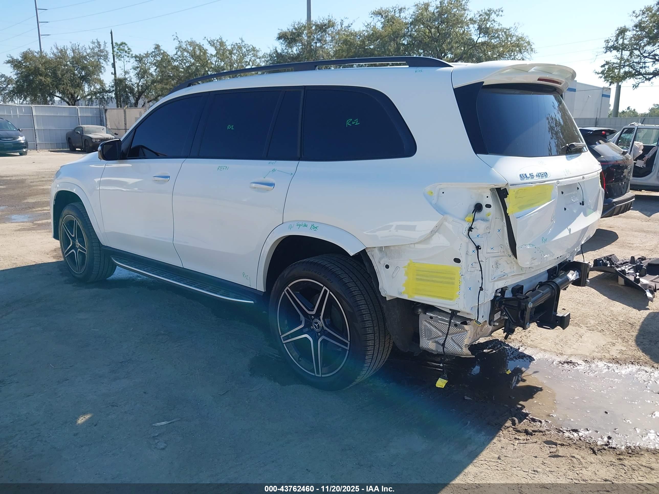 MERCEDES-BENZ GLS image 3