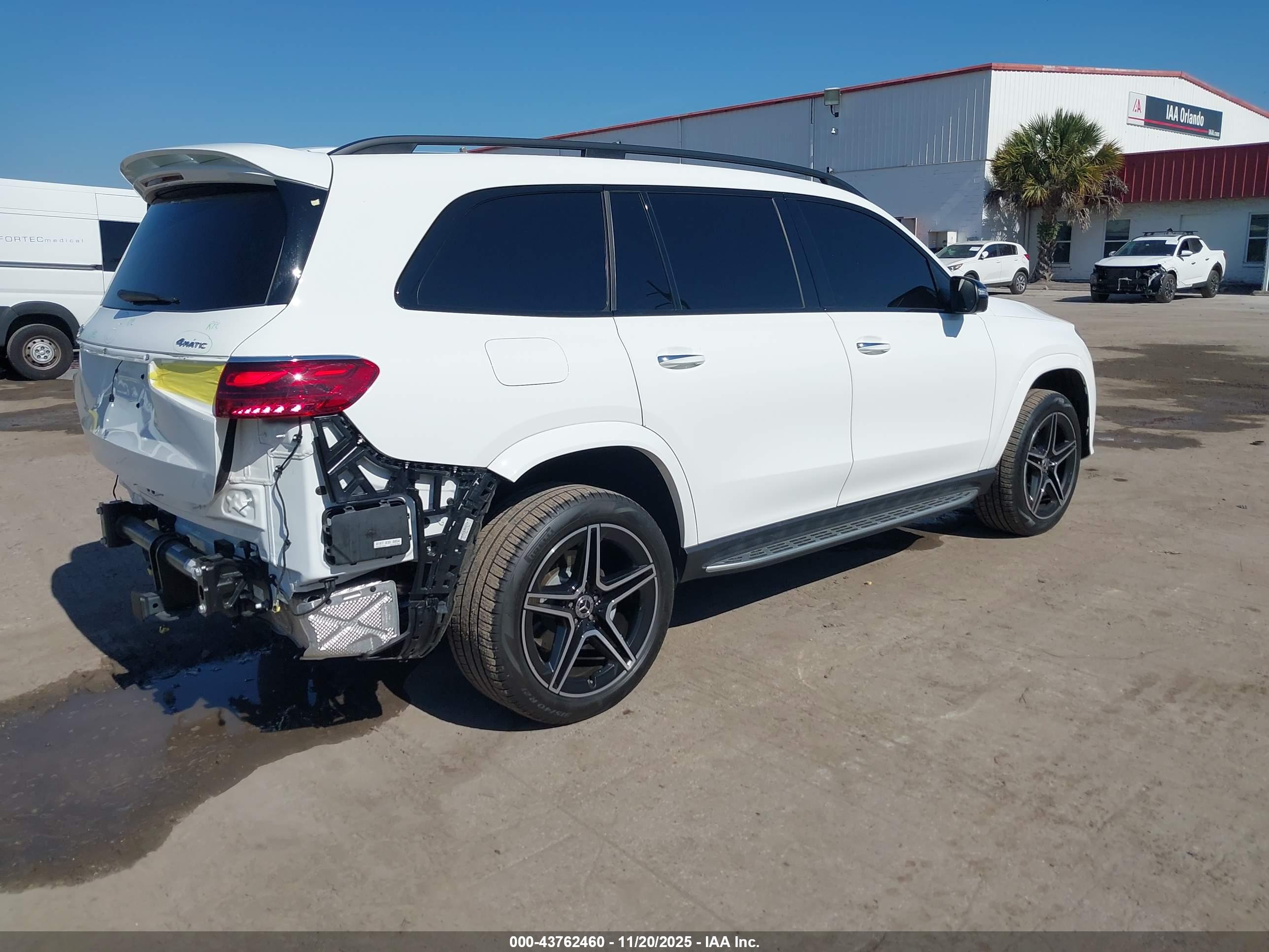 MERCEDES-BENZ GLS image 4