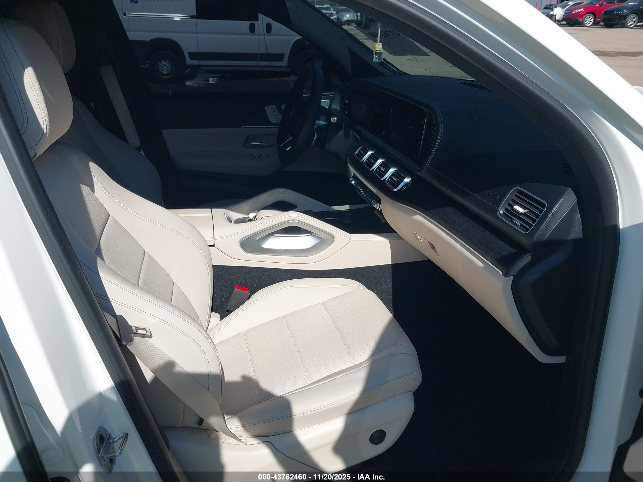MERCEDES-BENZ GLS image 5