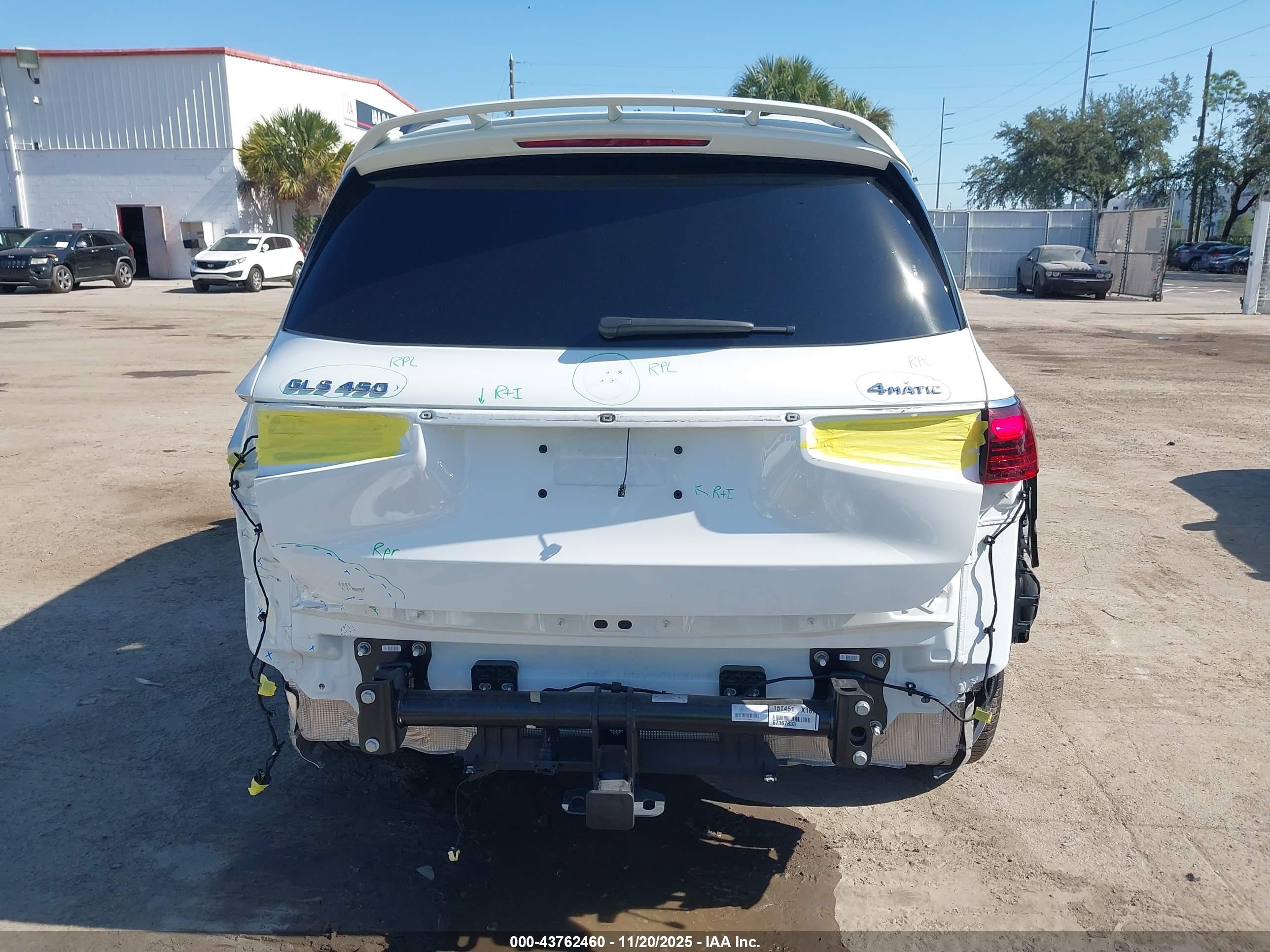 MERCEDES-BENZ GLS image 6