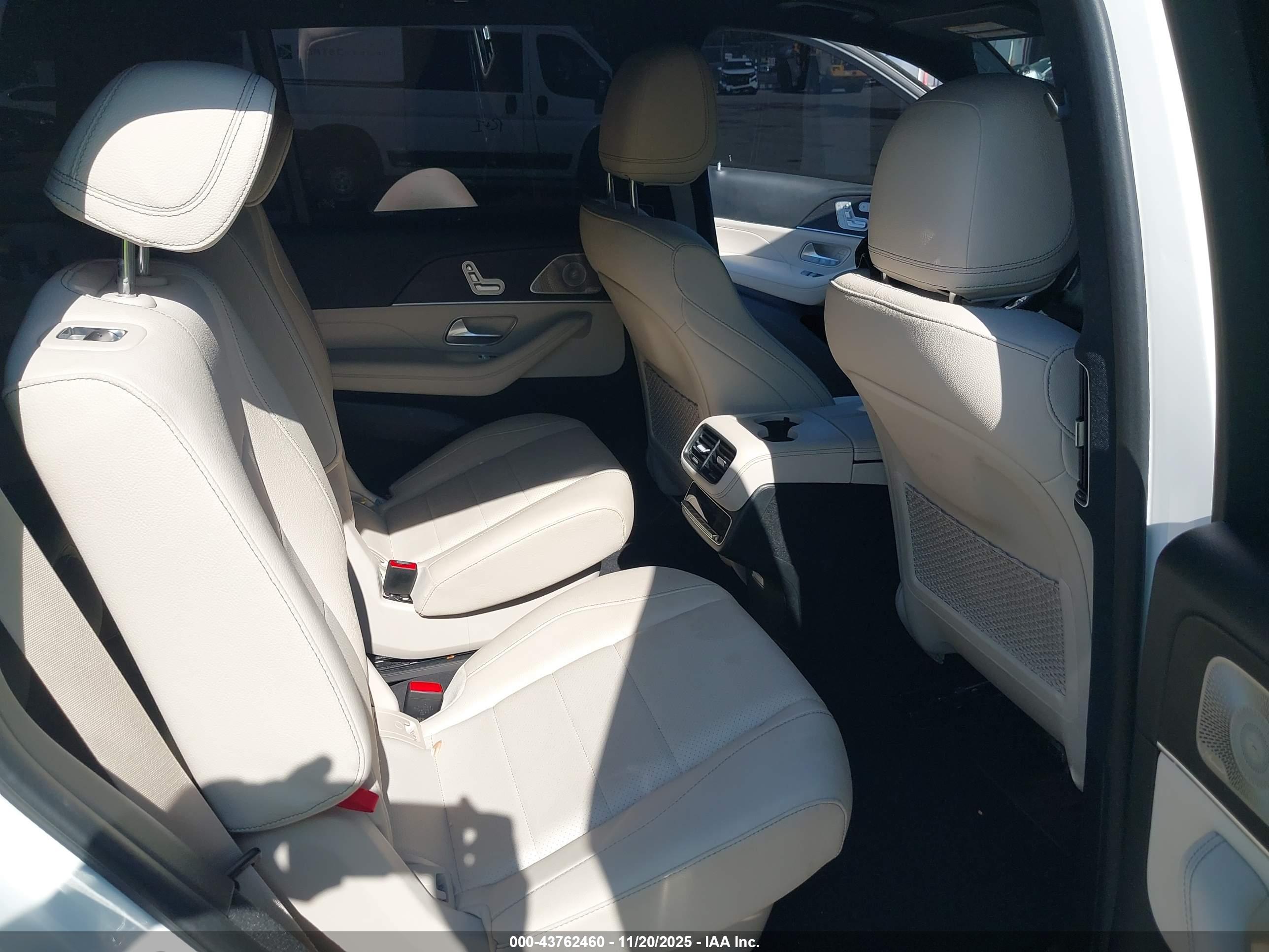 MERCEDES-BENZ GLS image 8