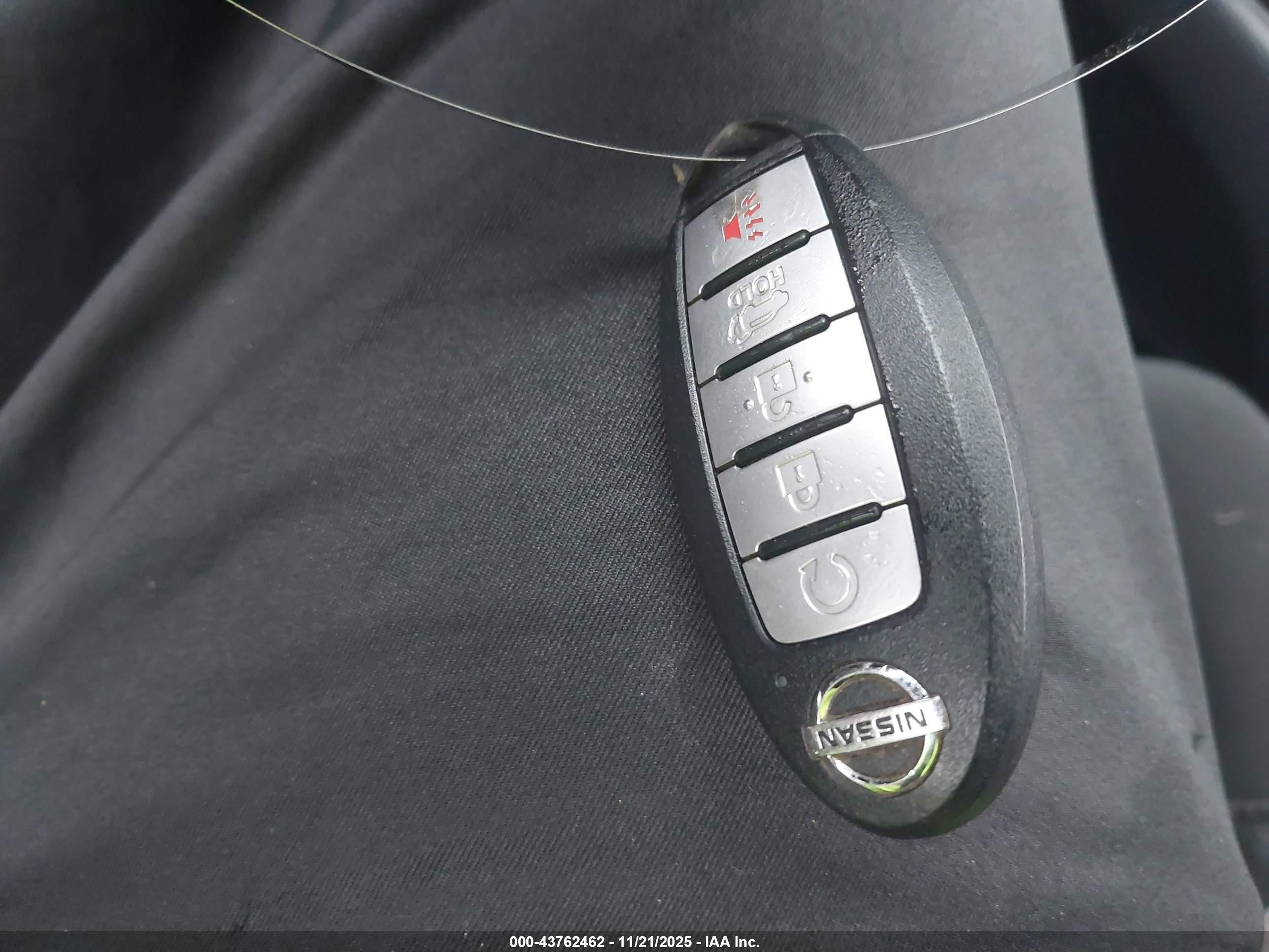 NISSAN ROGUE image 11