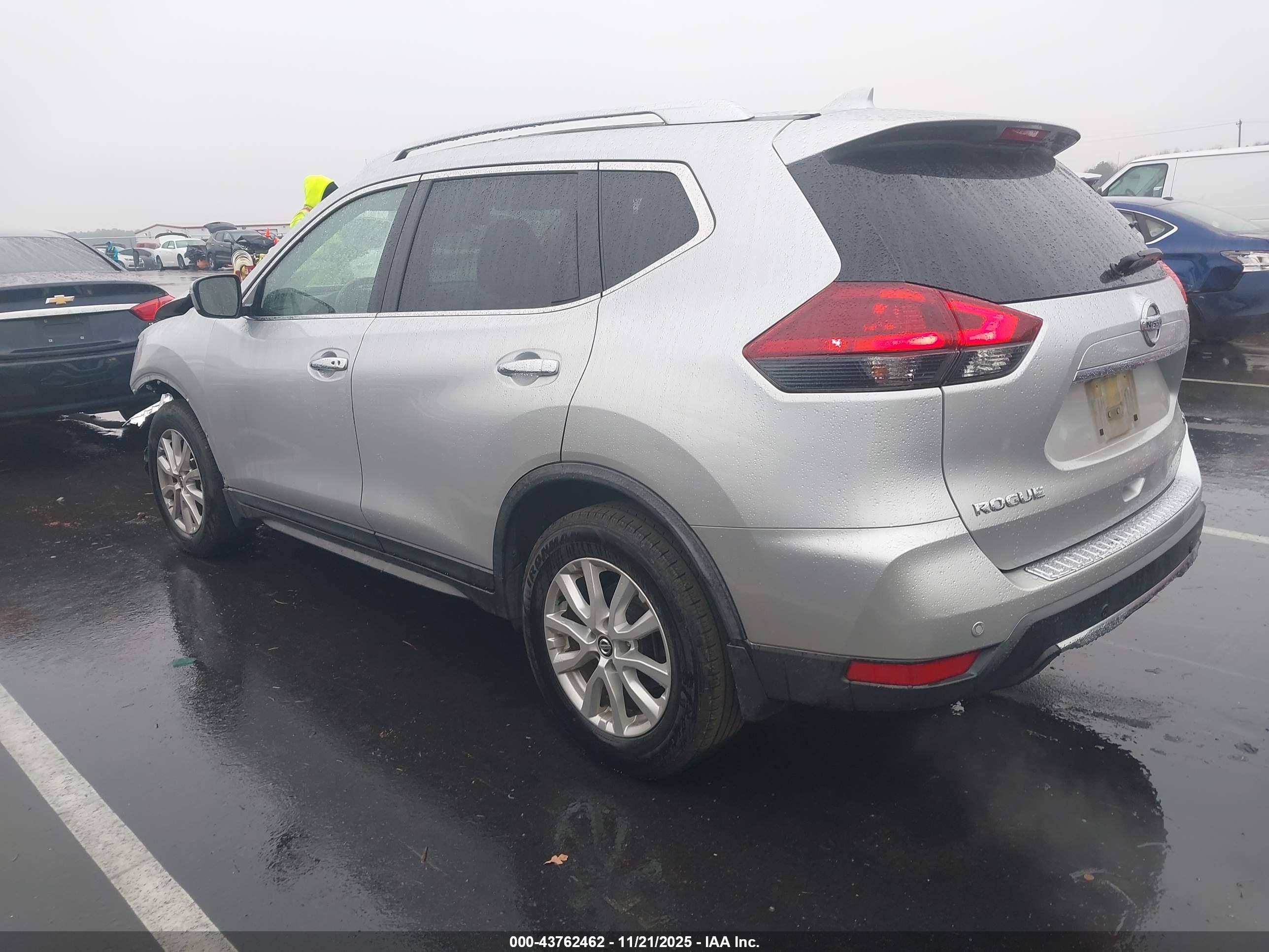 NISSAN ROGUE image 3