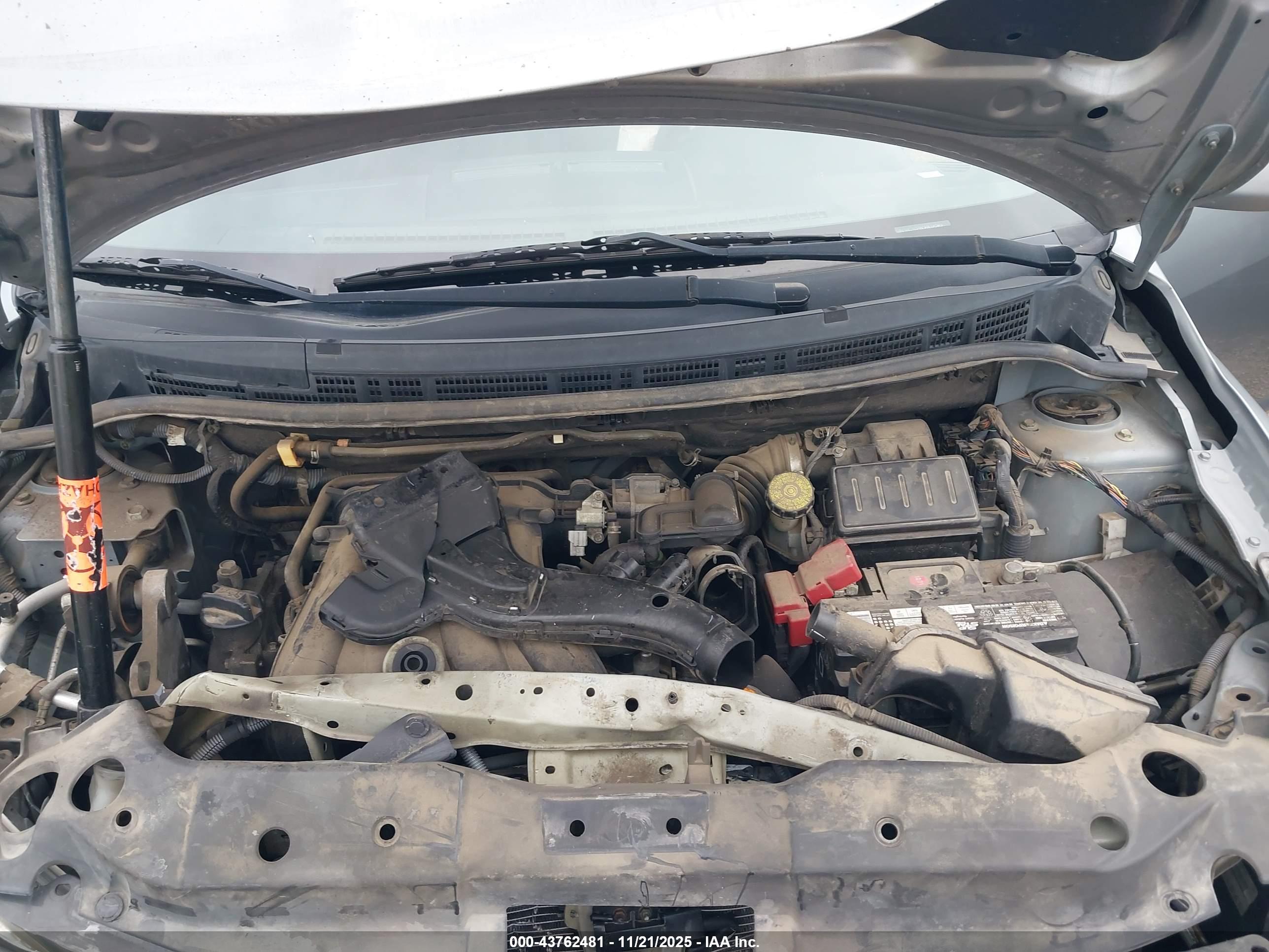 NISSAN VERSA image 10