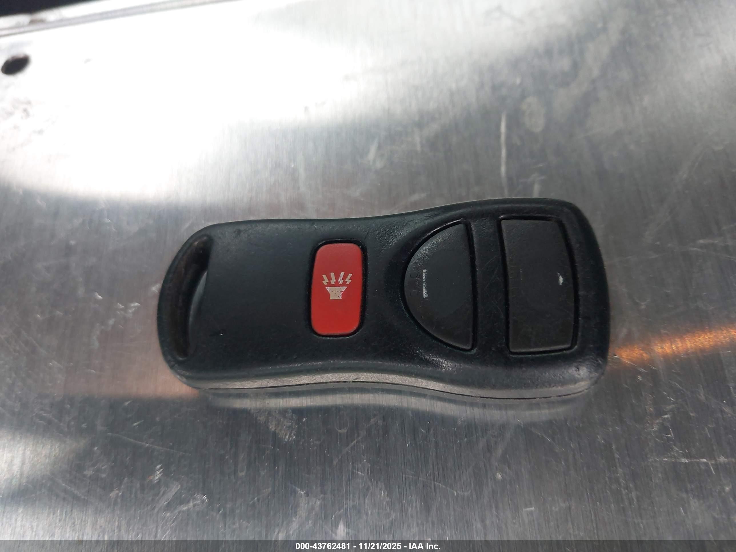 NISSAN VERSA image 11