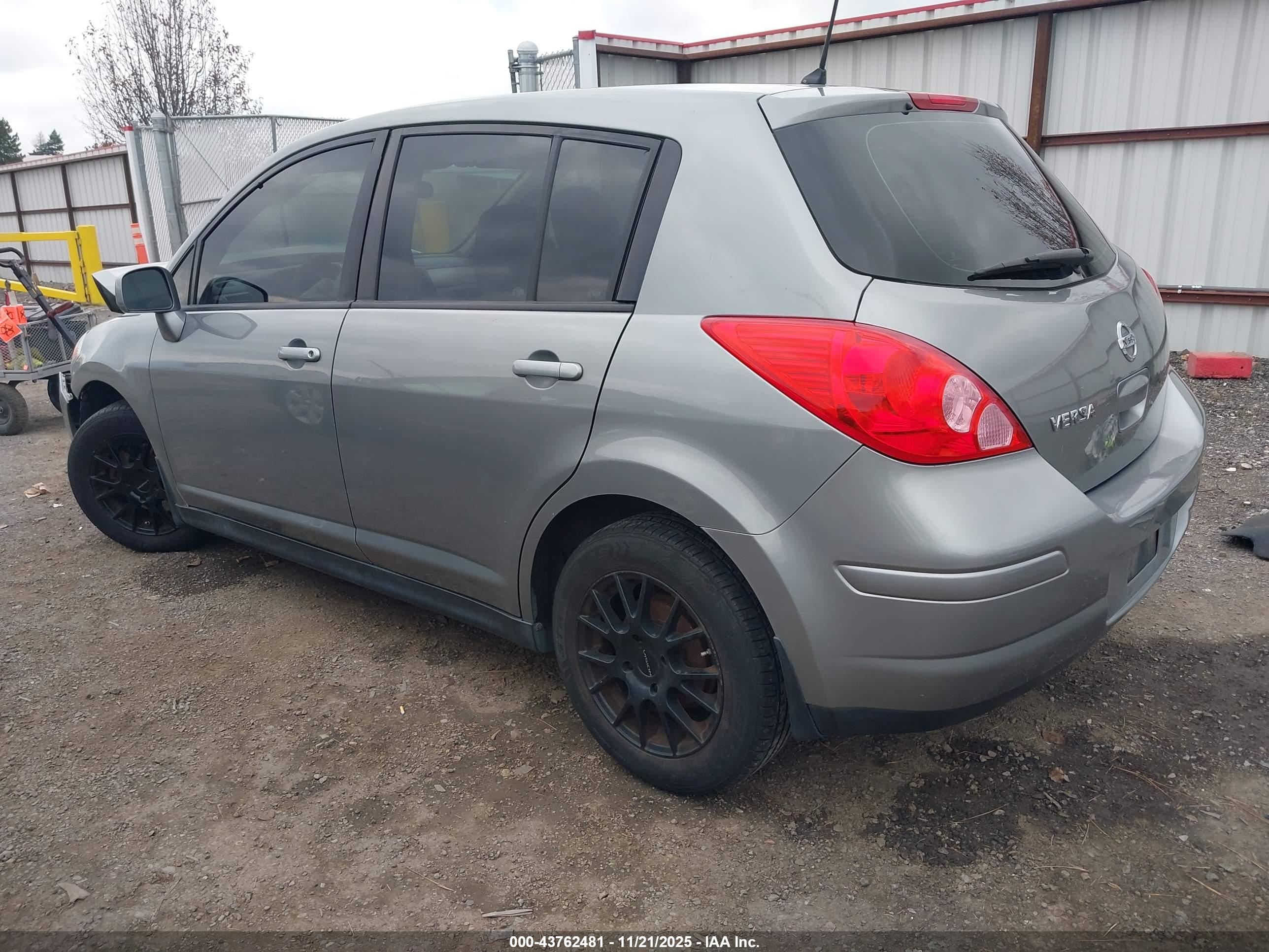 NISSAN VERSA image 3